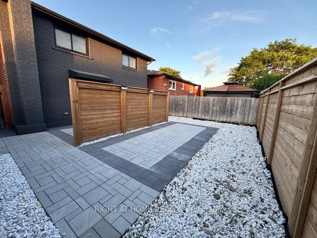 4425 Curia Crescent Unit Upper photo 19