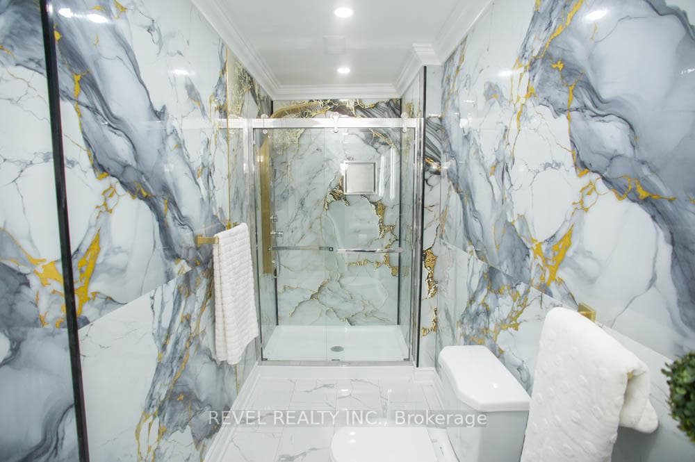 61 Leslie Avenue photo 33