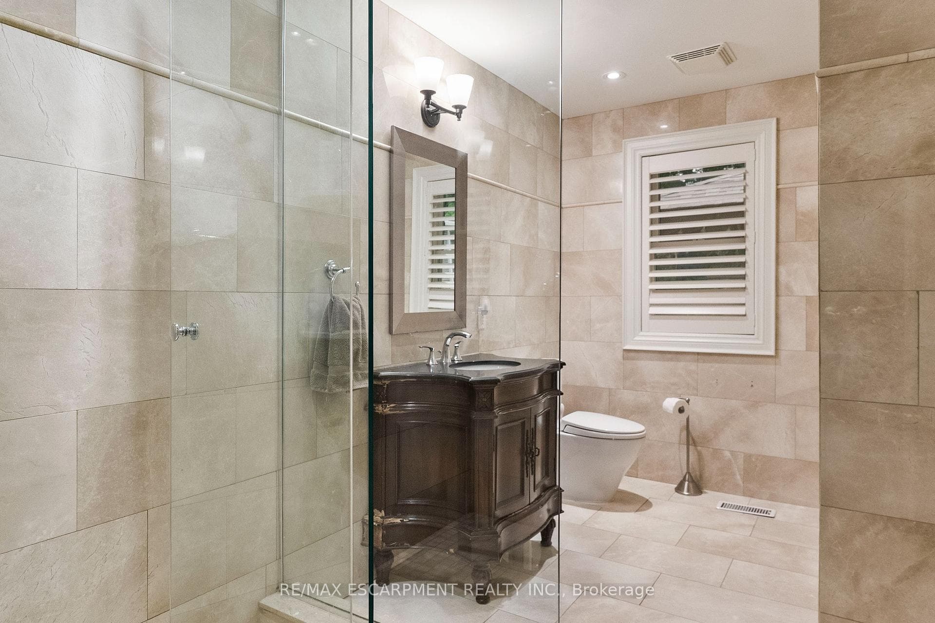 615 VANESSA Crescent photo 29