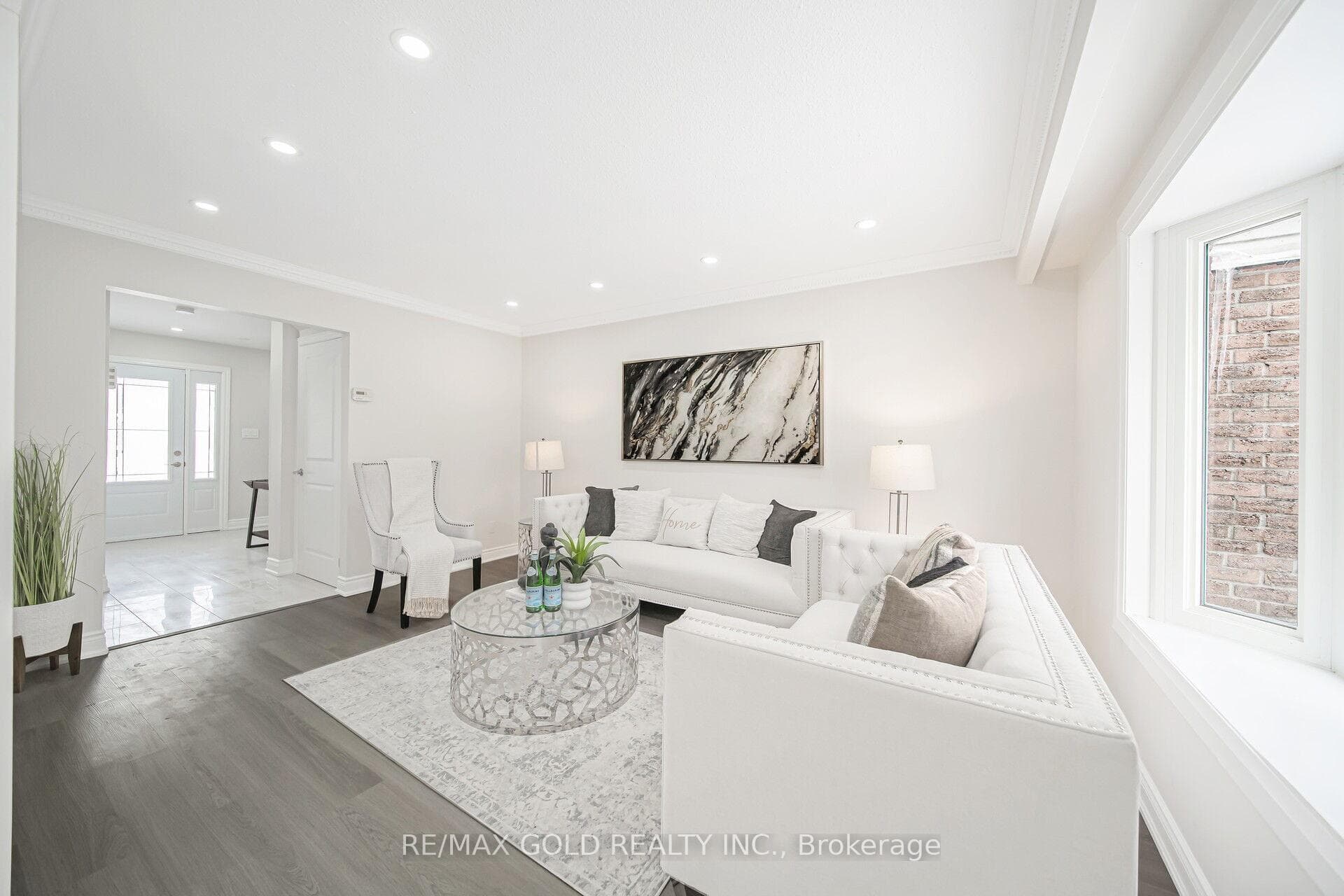 21 Burbank Crescent photo 10