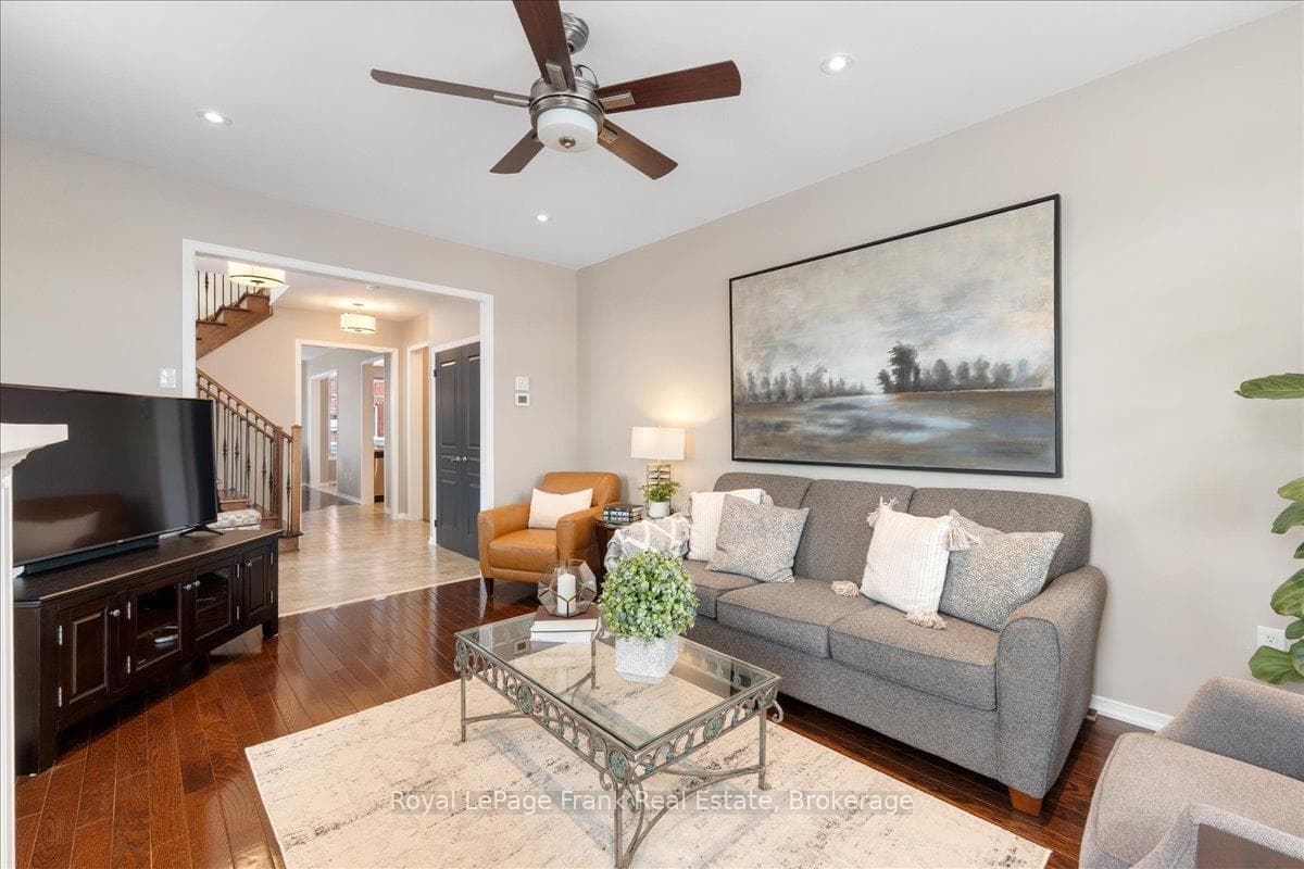 79 Durhamview Crescent photo 8