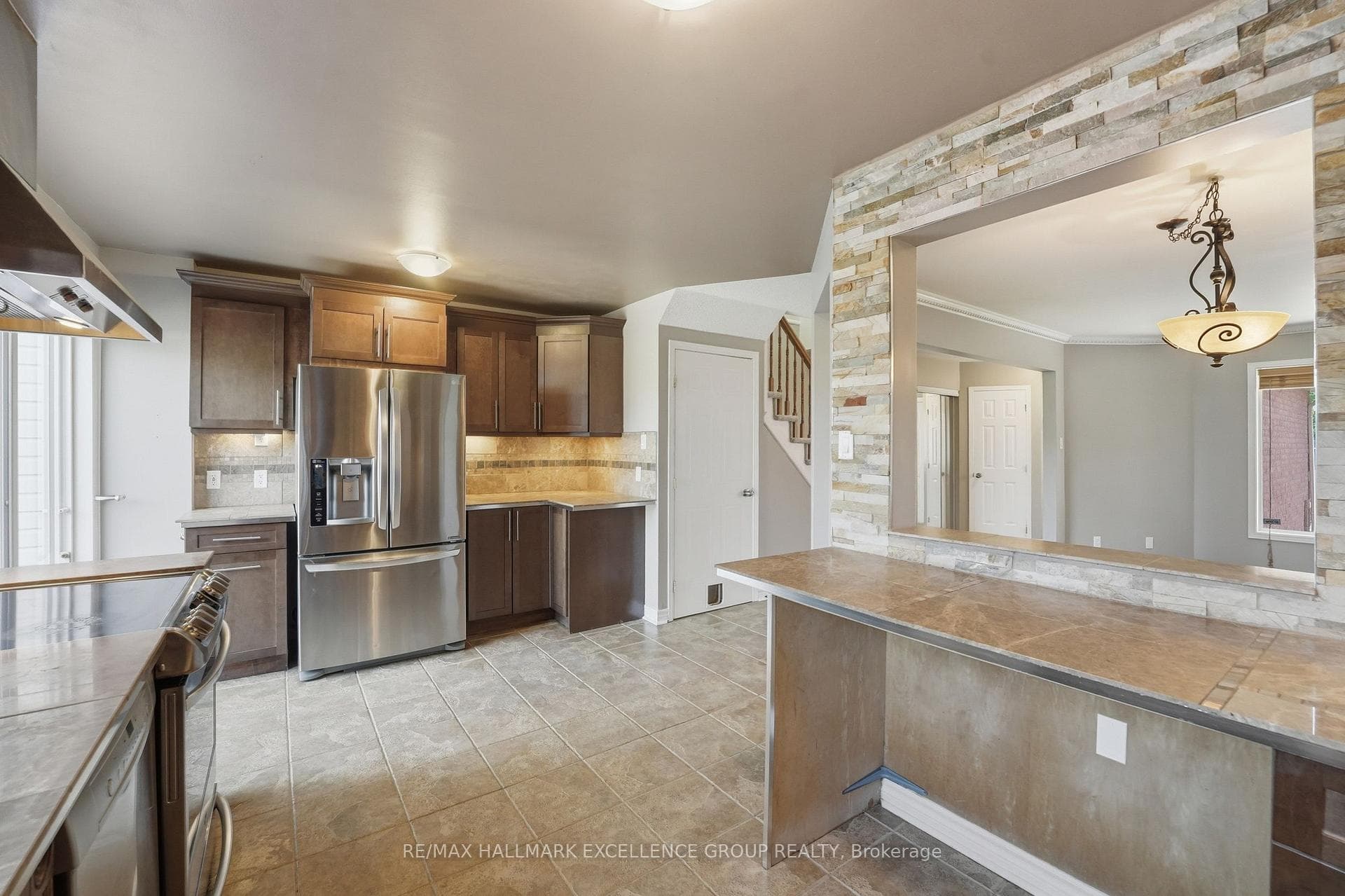 887 Nesting Way photo 19