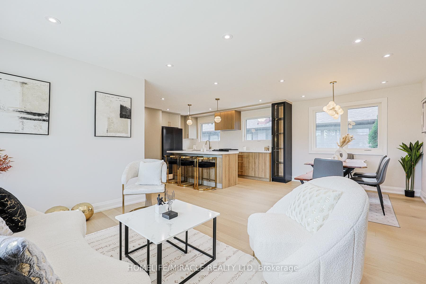 158 Cass Avenue photo 3