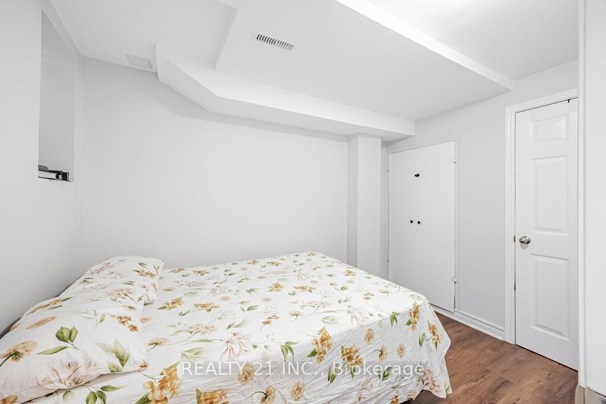 6 Ogston Crescent photo 30