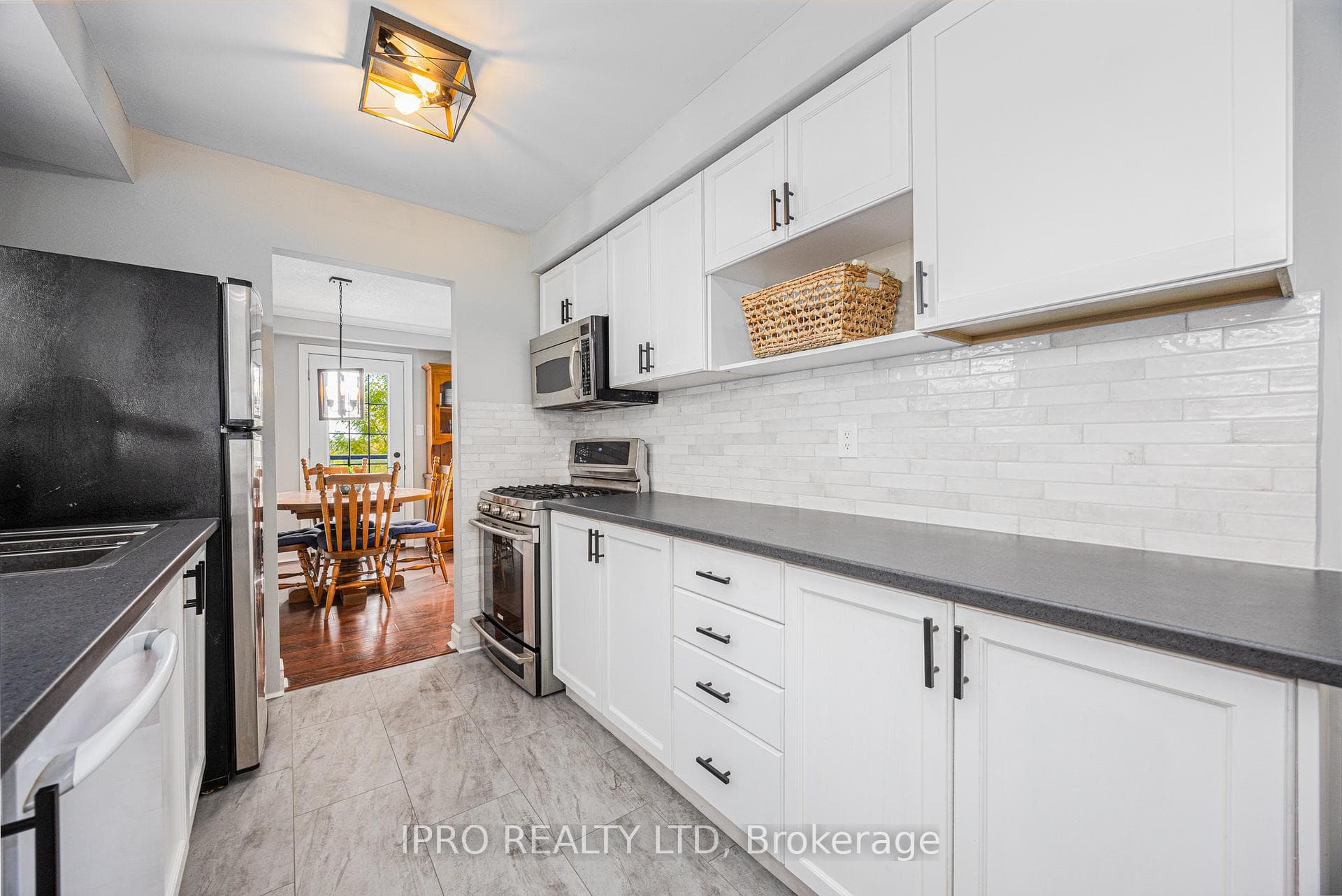 340 Britannia Avenue photo 7