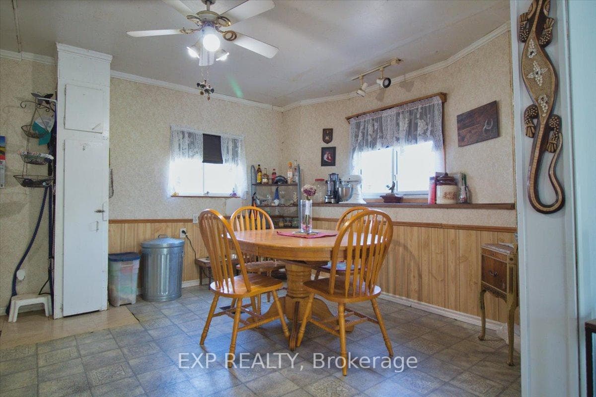 252 Queen Street photo 7