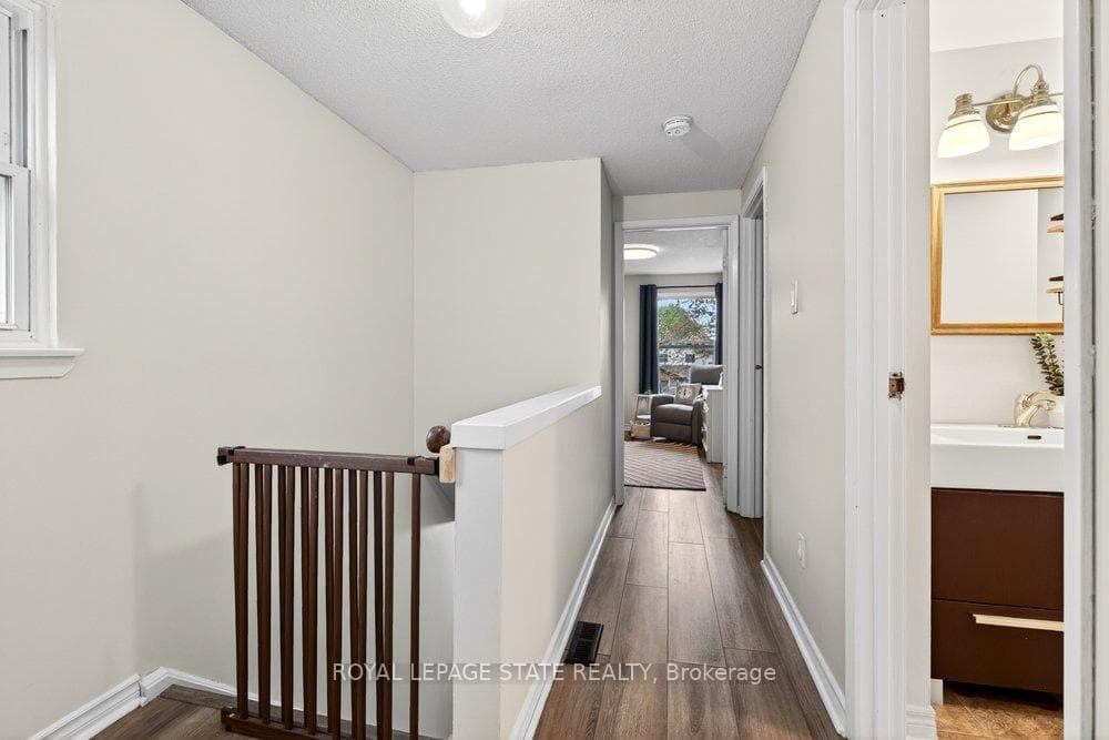 2233 Melissa Crescent photo 27