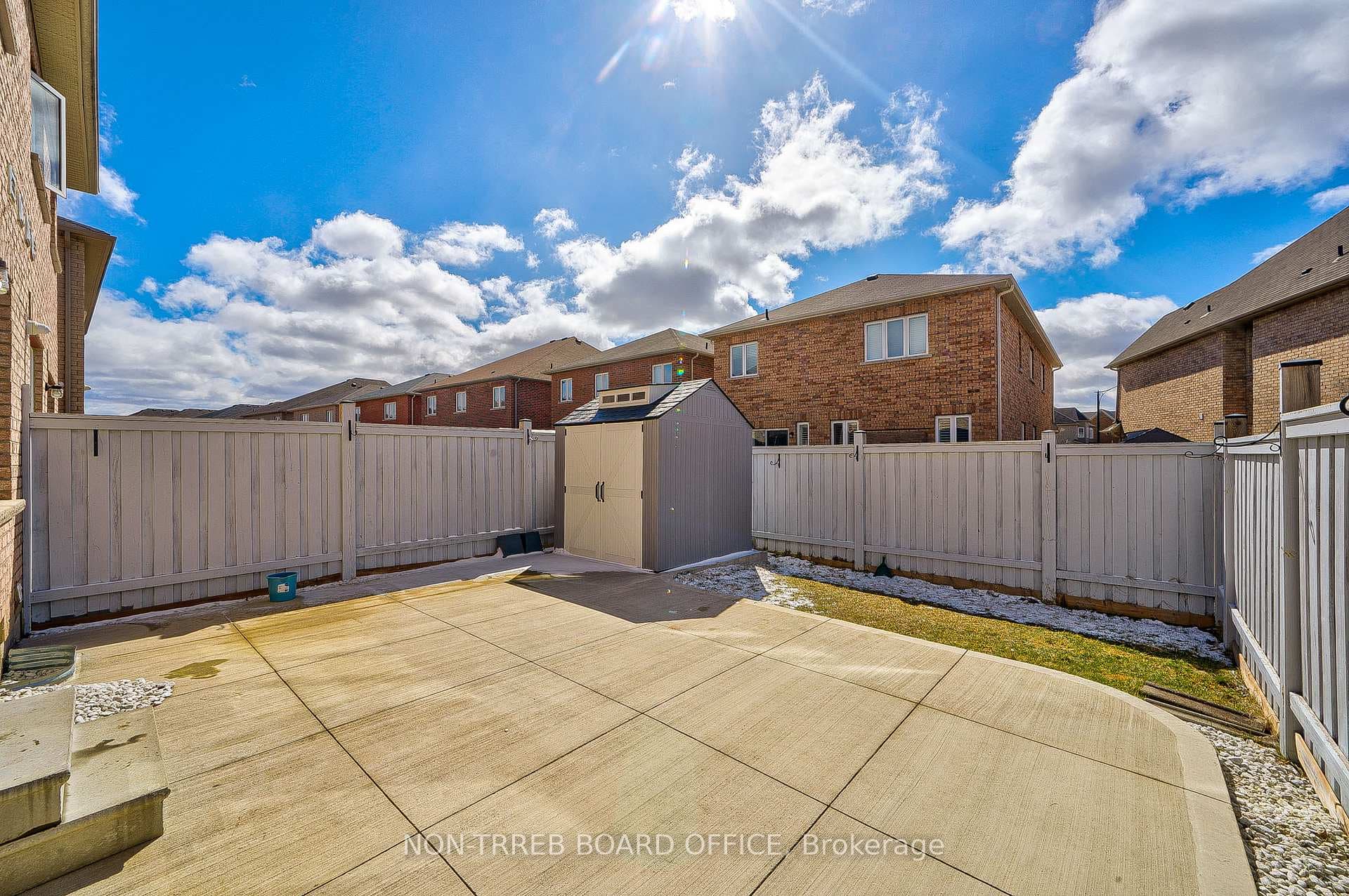 47 Banbridge Crescent photo 39