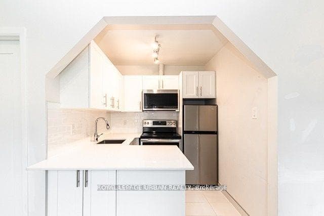 72 Wellesley Street Unit 102 photo 2