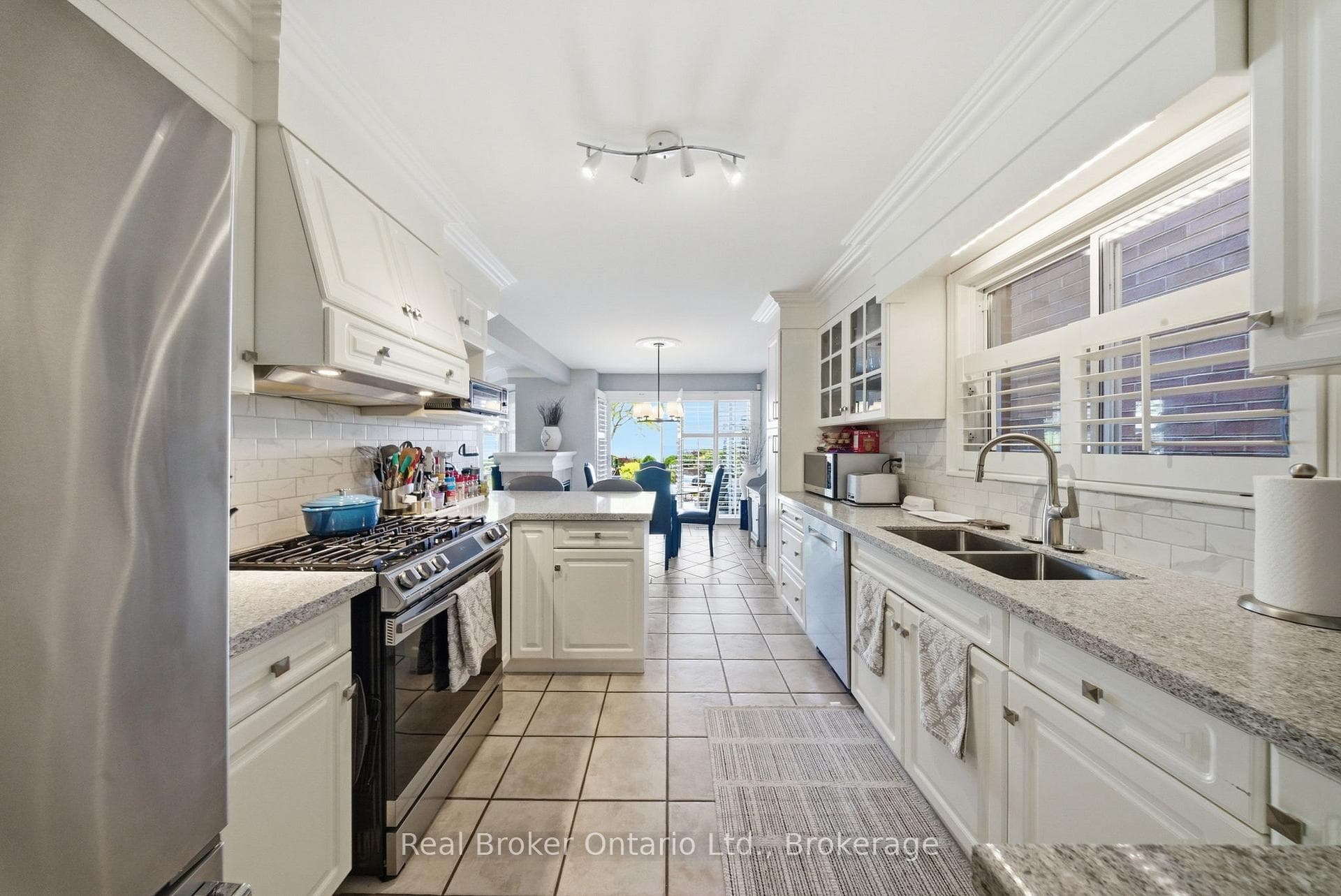 23 Edgewater Drive photo 11