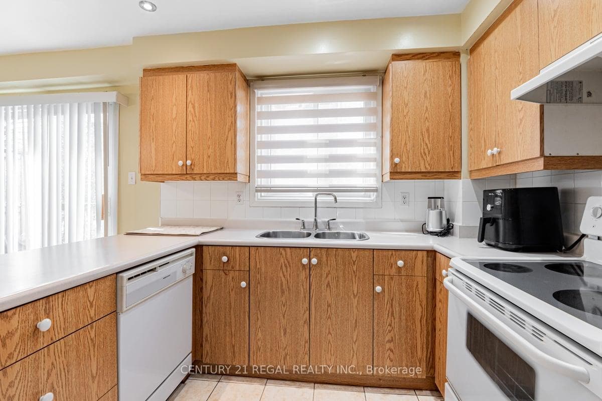 2359 Birchmount Road Unit 29 photo 18
