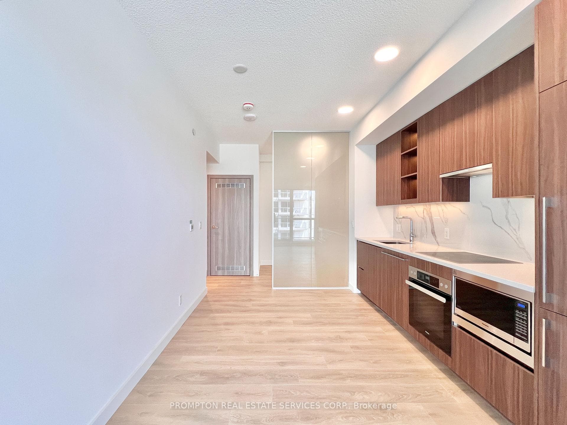 27 McMahon Drive Unit 708 photo 19