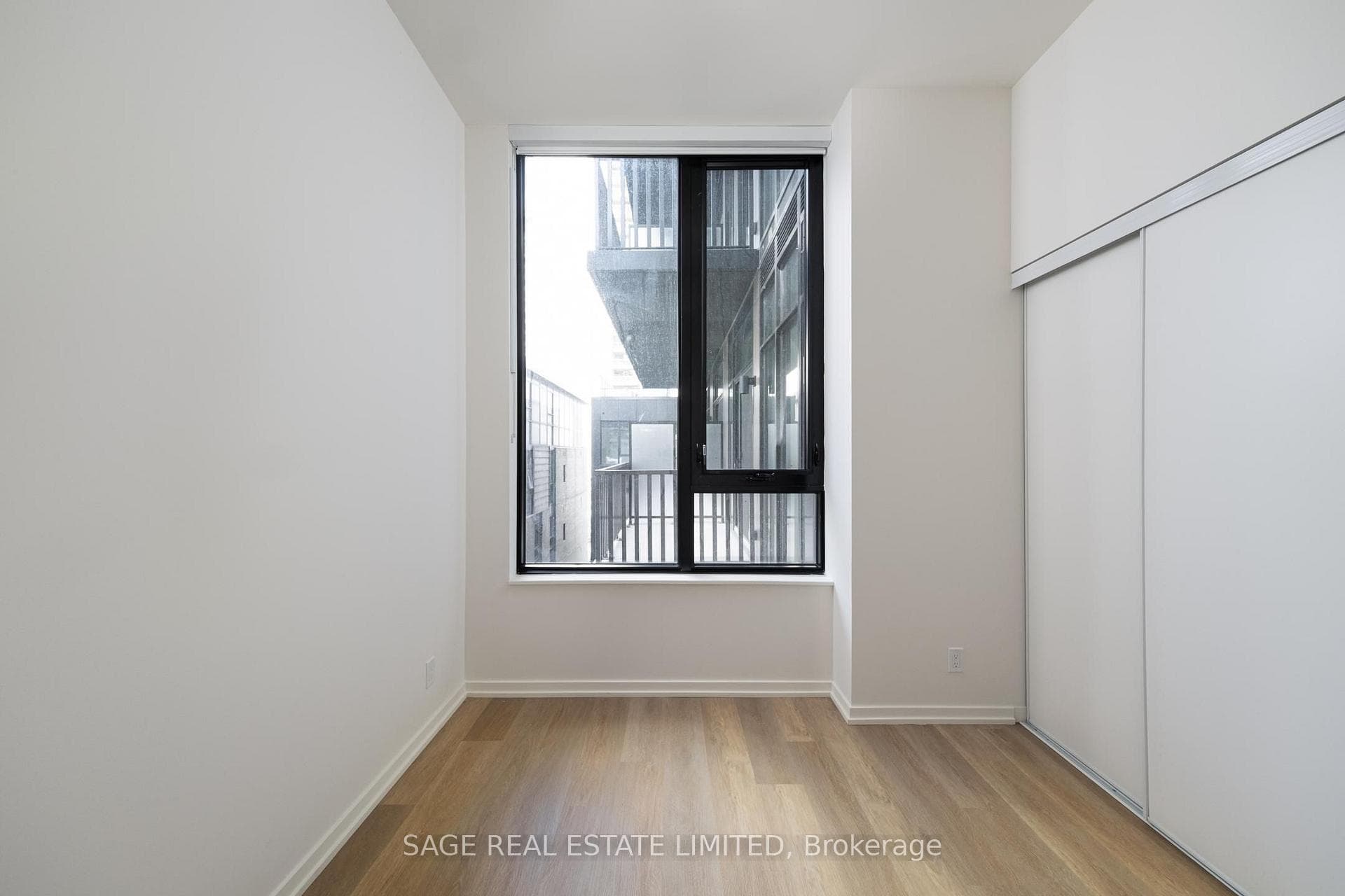 109 Erskine Avenue Unit 612 photo 15