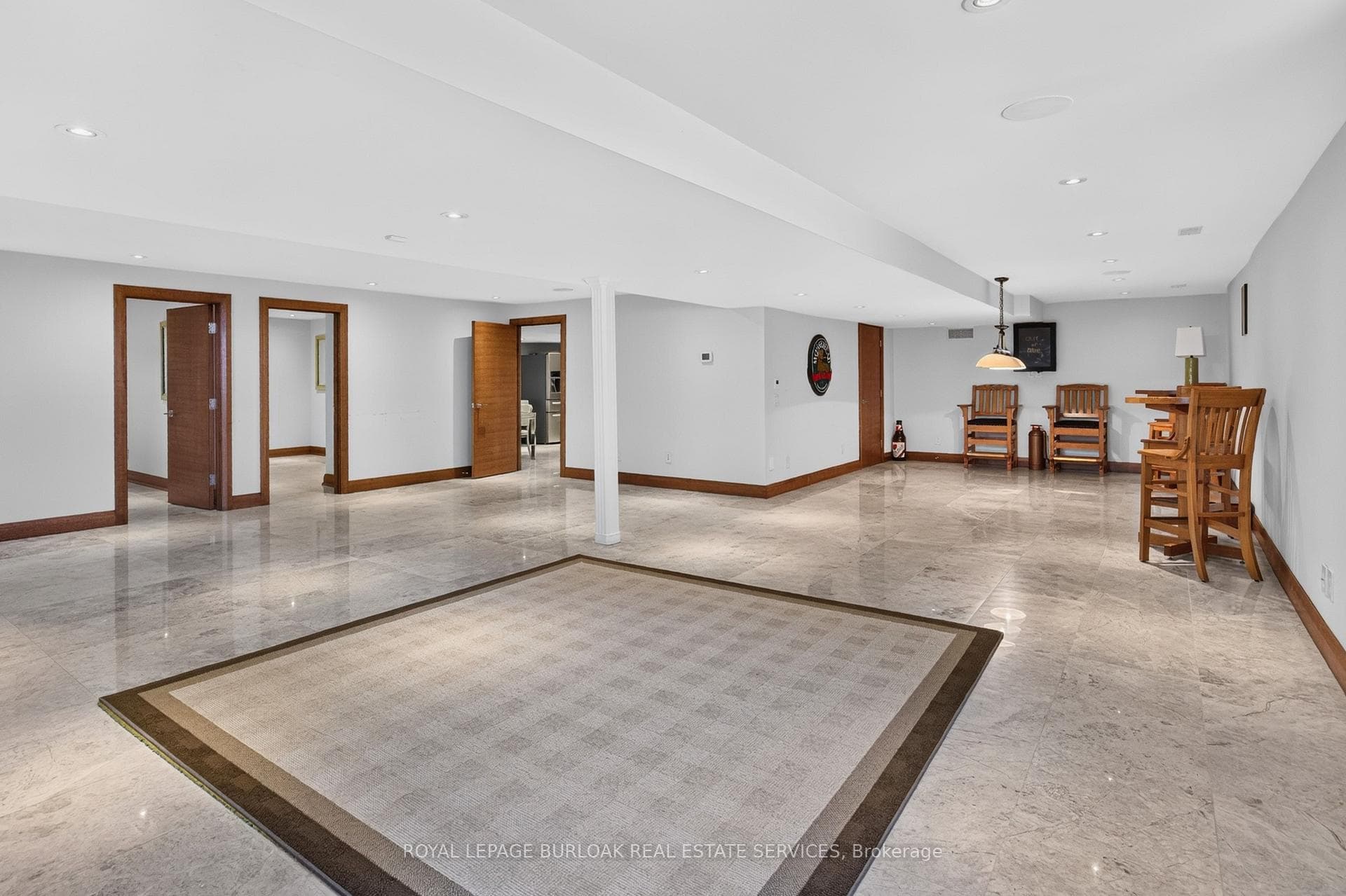 90 Oaklands Park Court photo 33