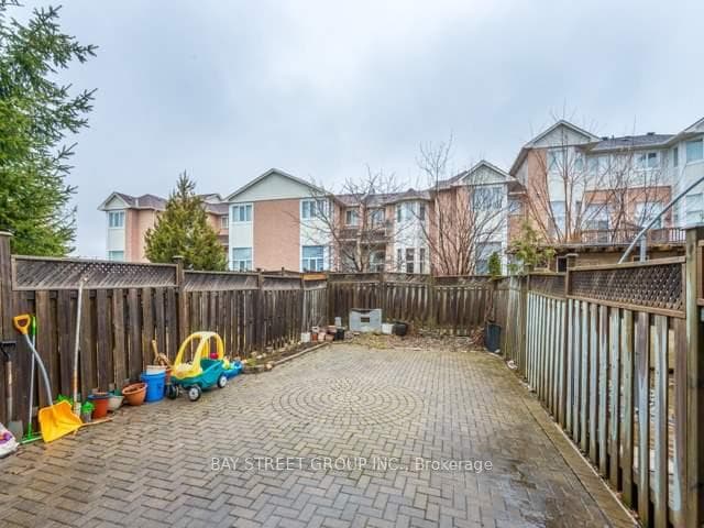 133 Bridlepath Street photo 4