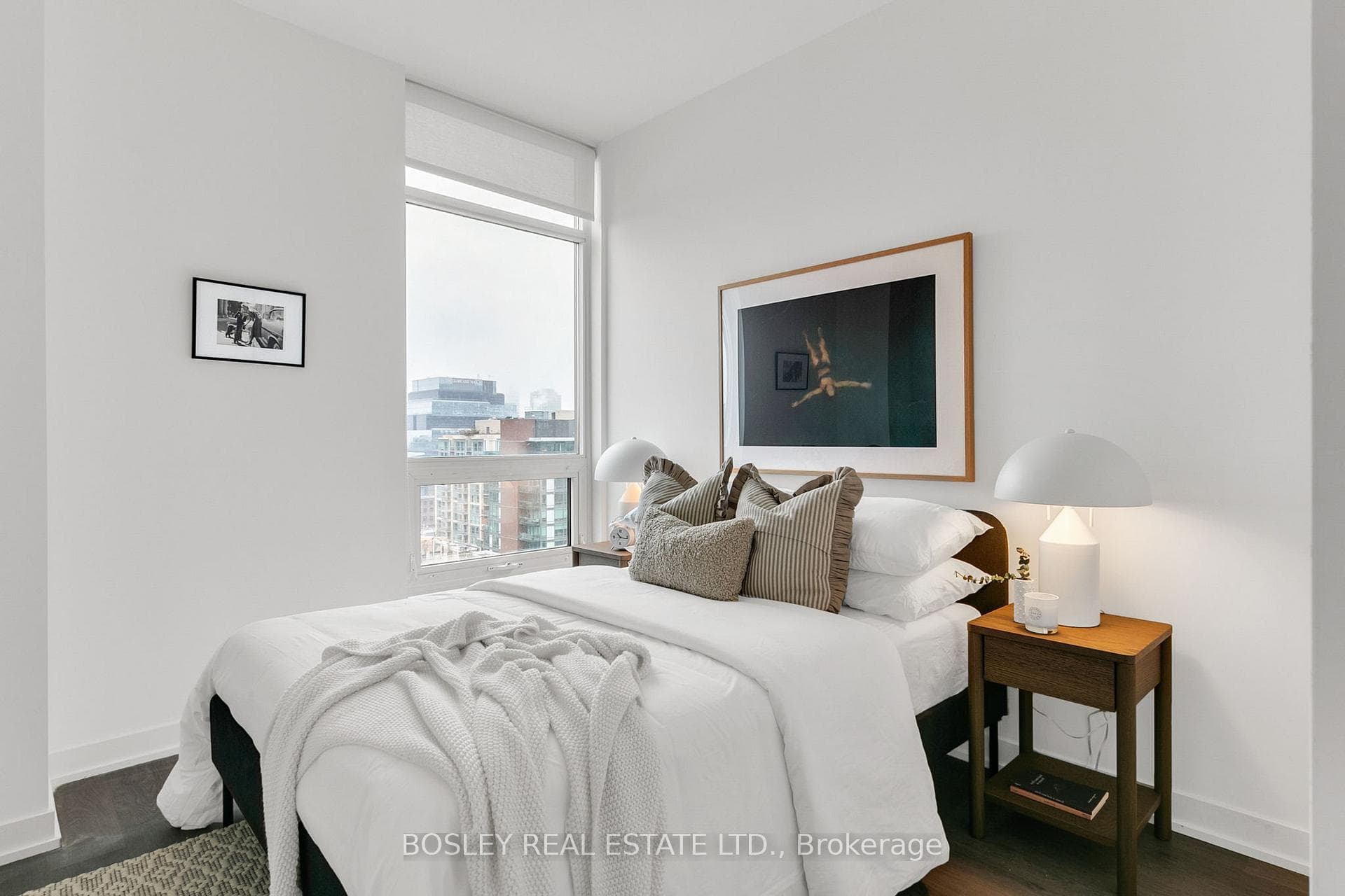 105 George Street Unit 1404 photo 17