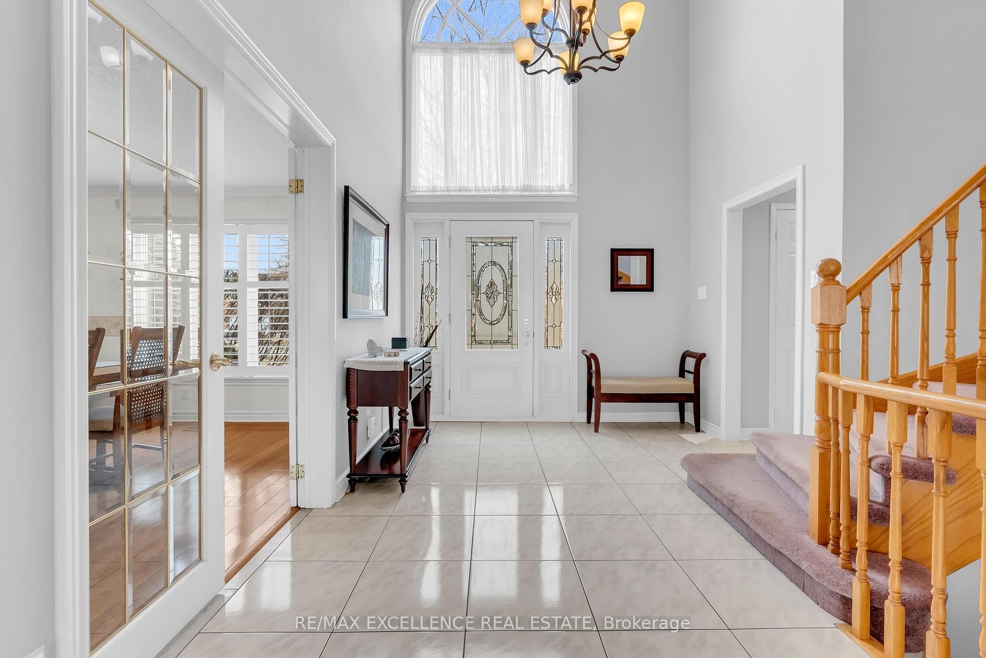 Grand Open to Above Entry