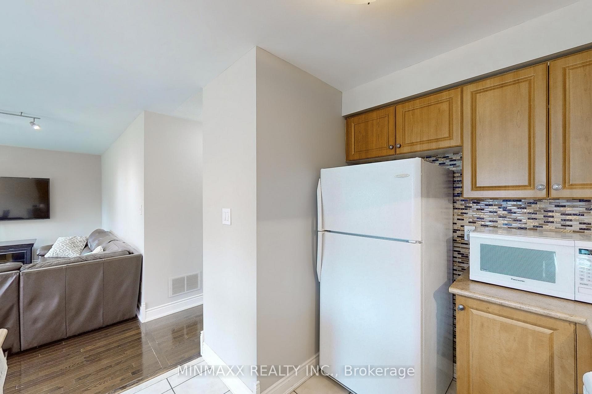 280 Featherstone Road photo 11