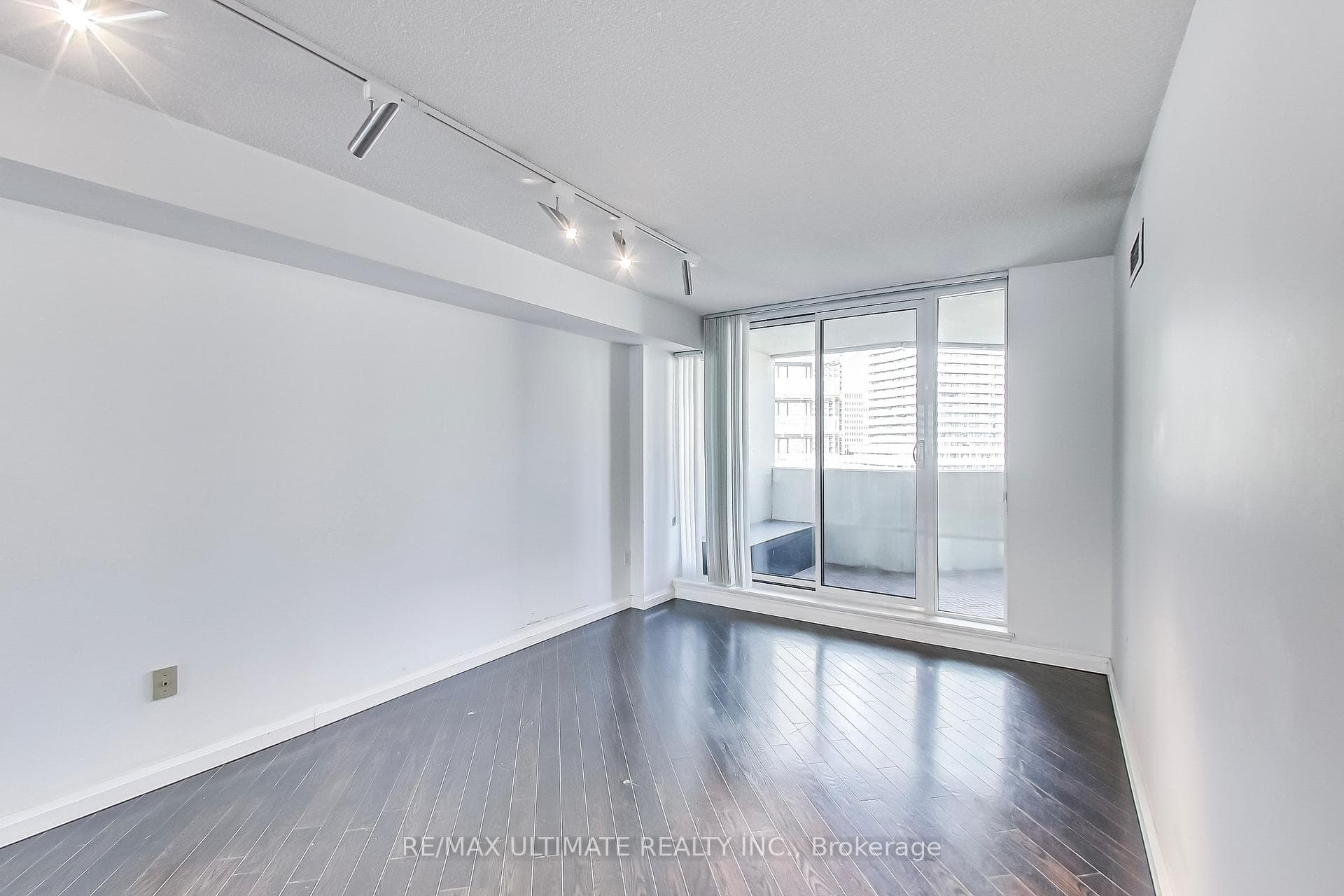 25 Maitland Street Unit 1405 photo 11