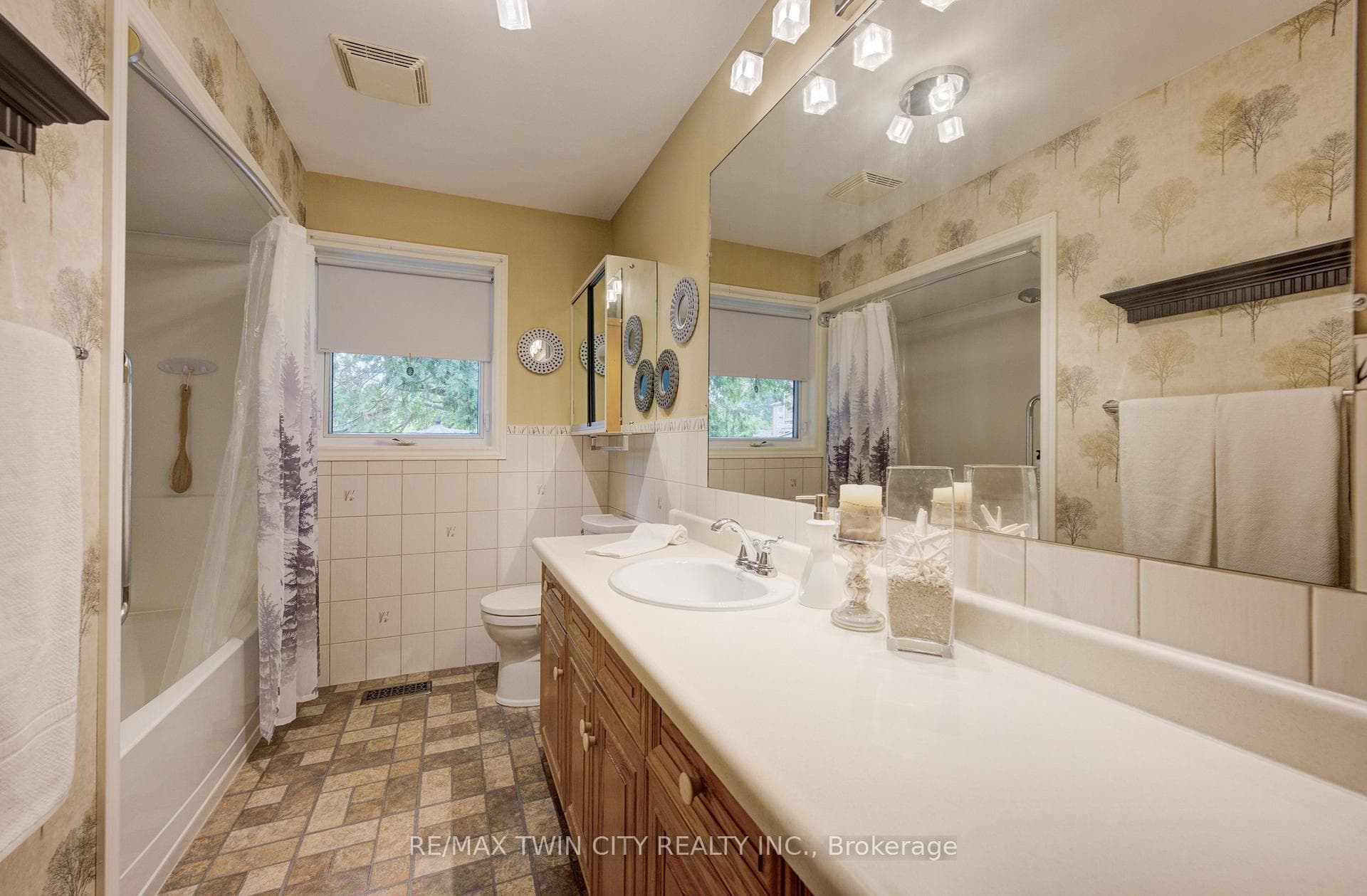 208 Montgomery Road photo 19