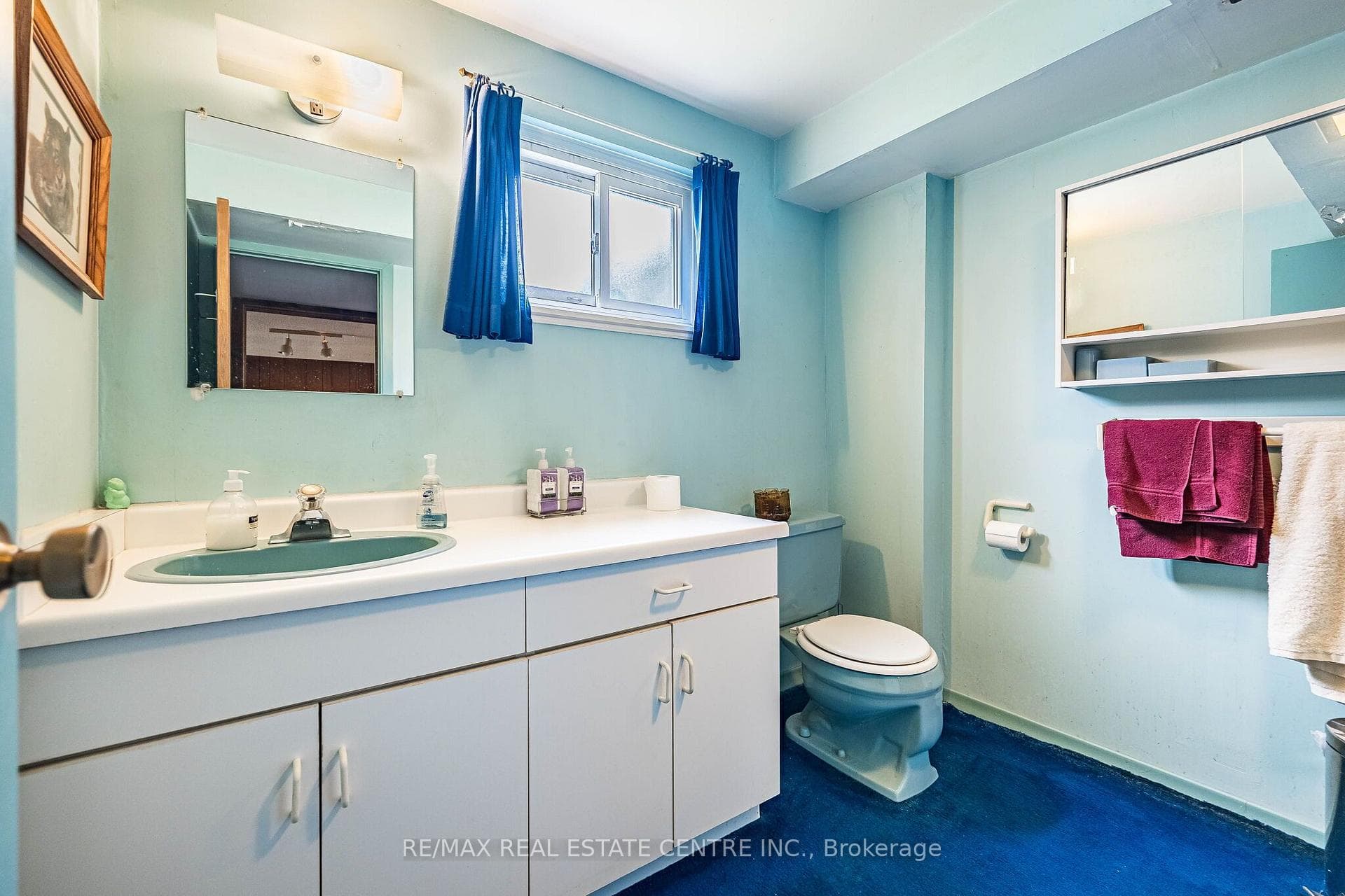 940 Bloor Street photo 37