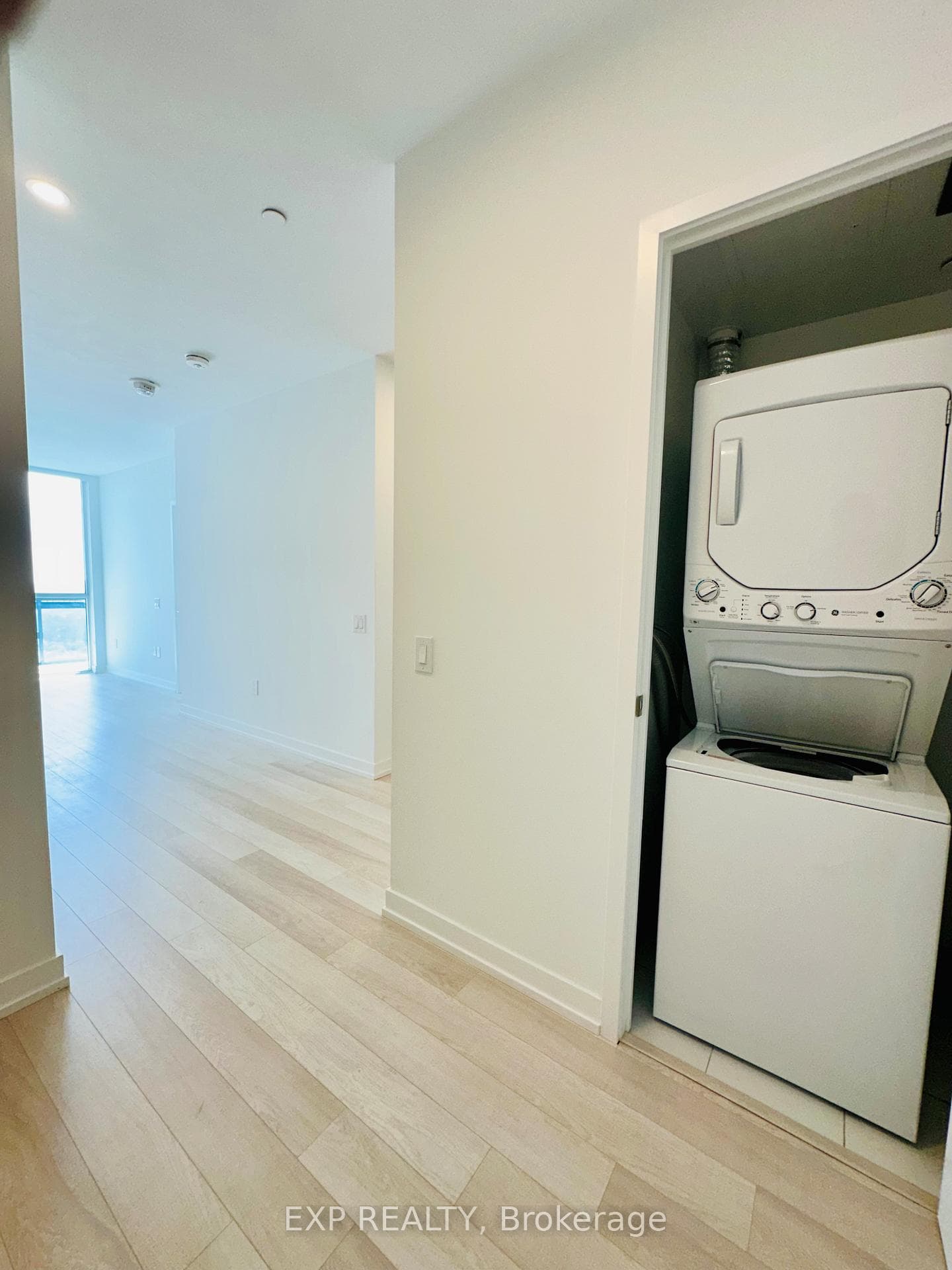 39 Roehampton Avenue Unit 2401 photo 4
