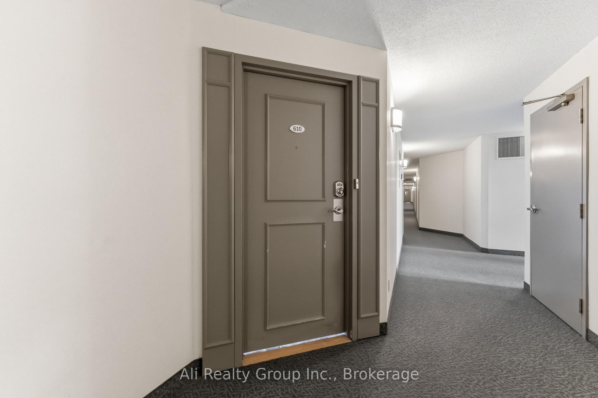 1705 Playfair Drive Unit 610 photo 3