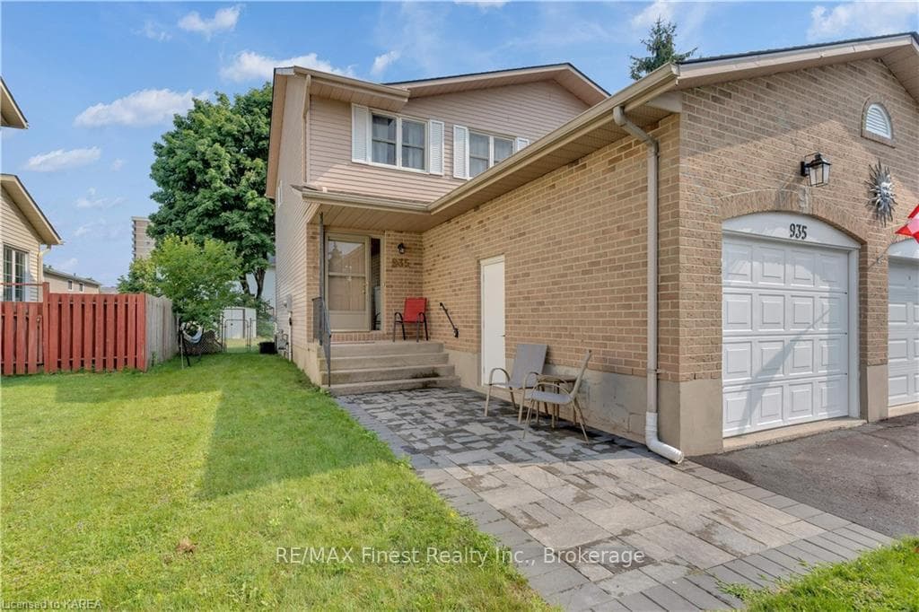 935 CLEARFIELD Crescent photo 4