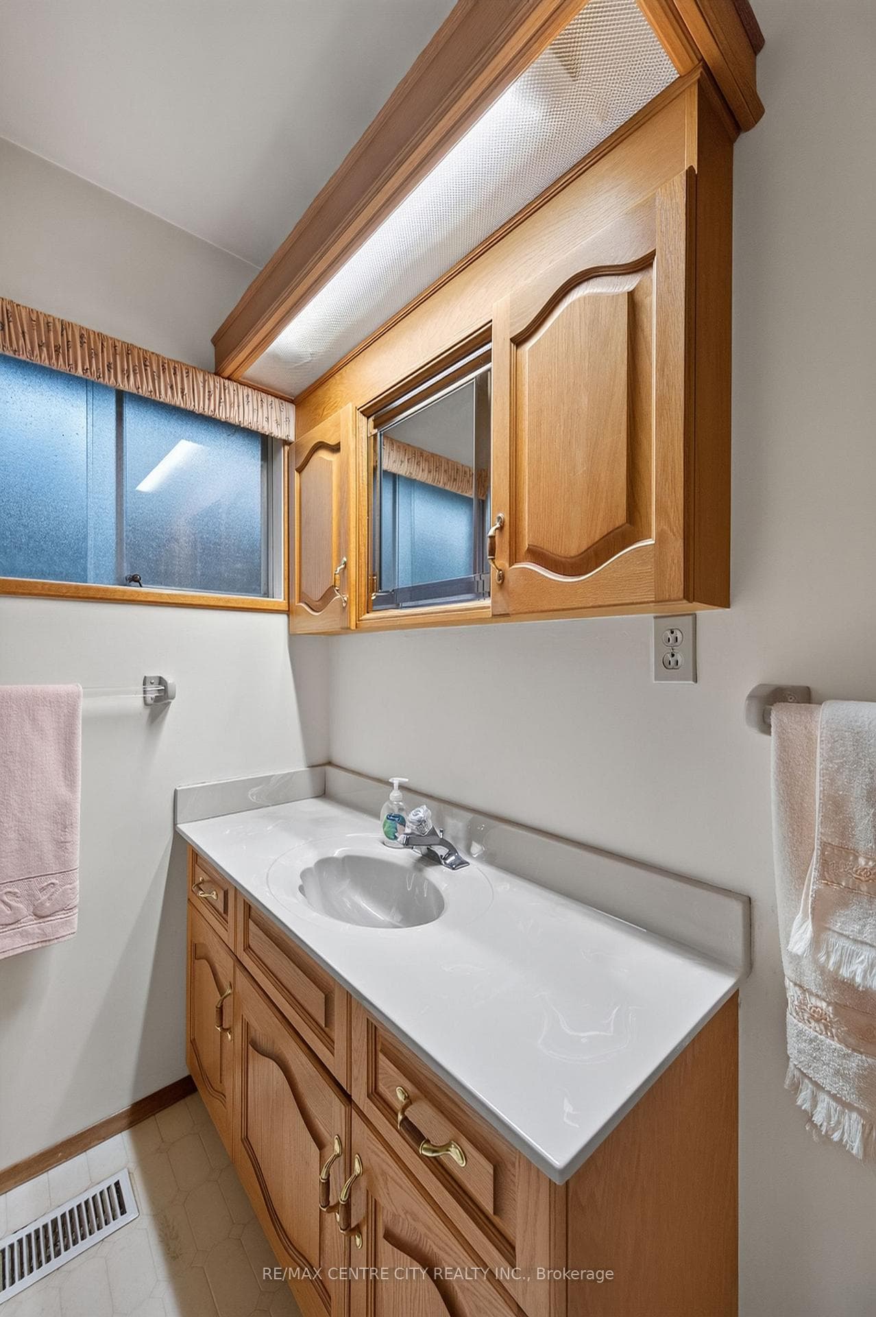 208 NIAGRA Street photo 19