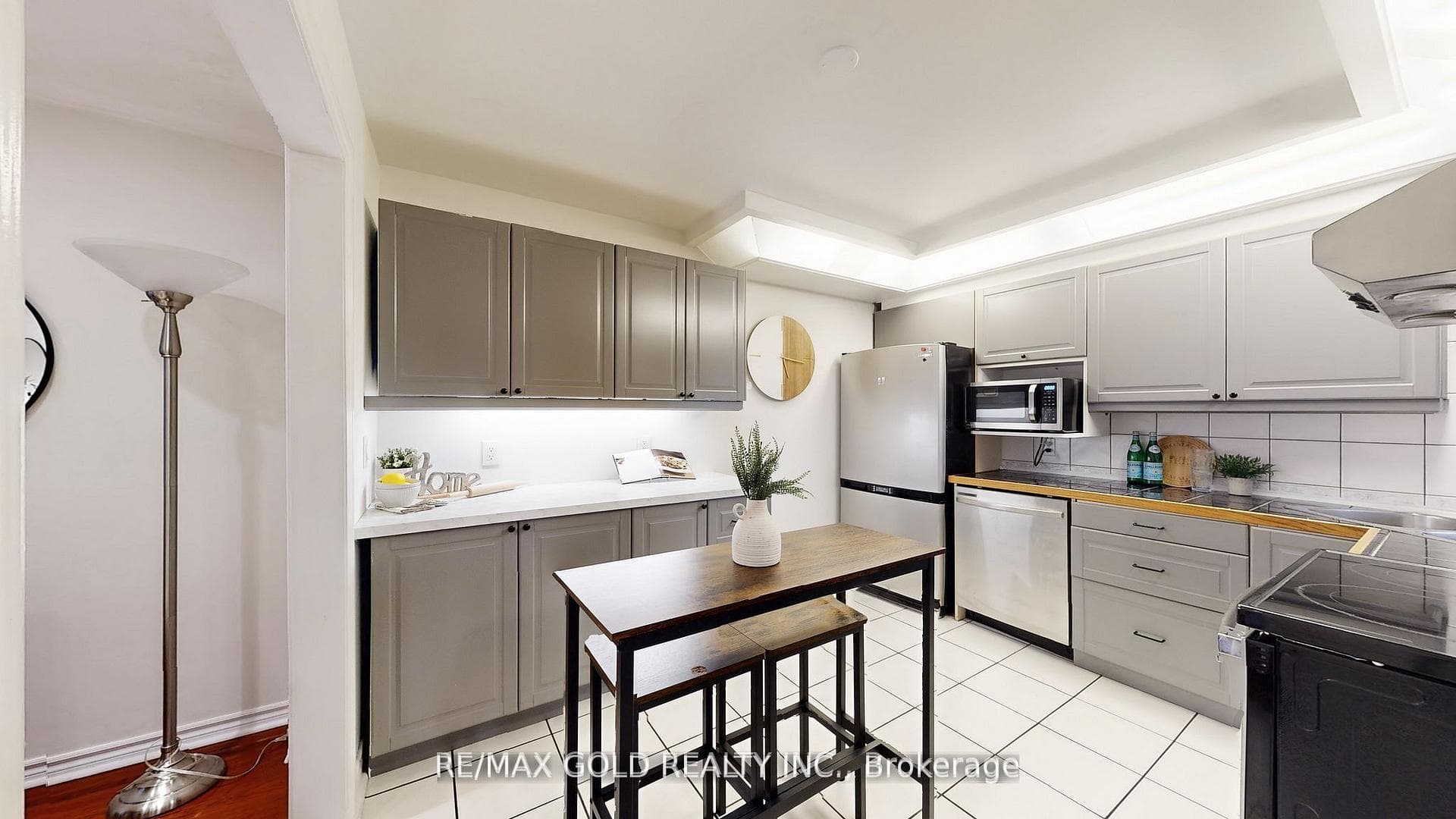 156 Royal Salisbury Way photo 8