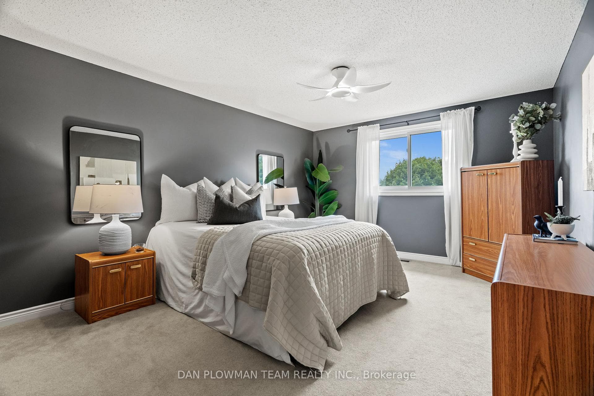 695 Crimson Crescent photo 20
