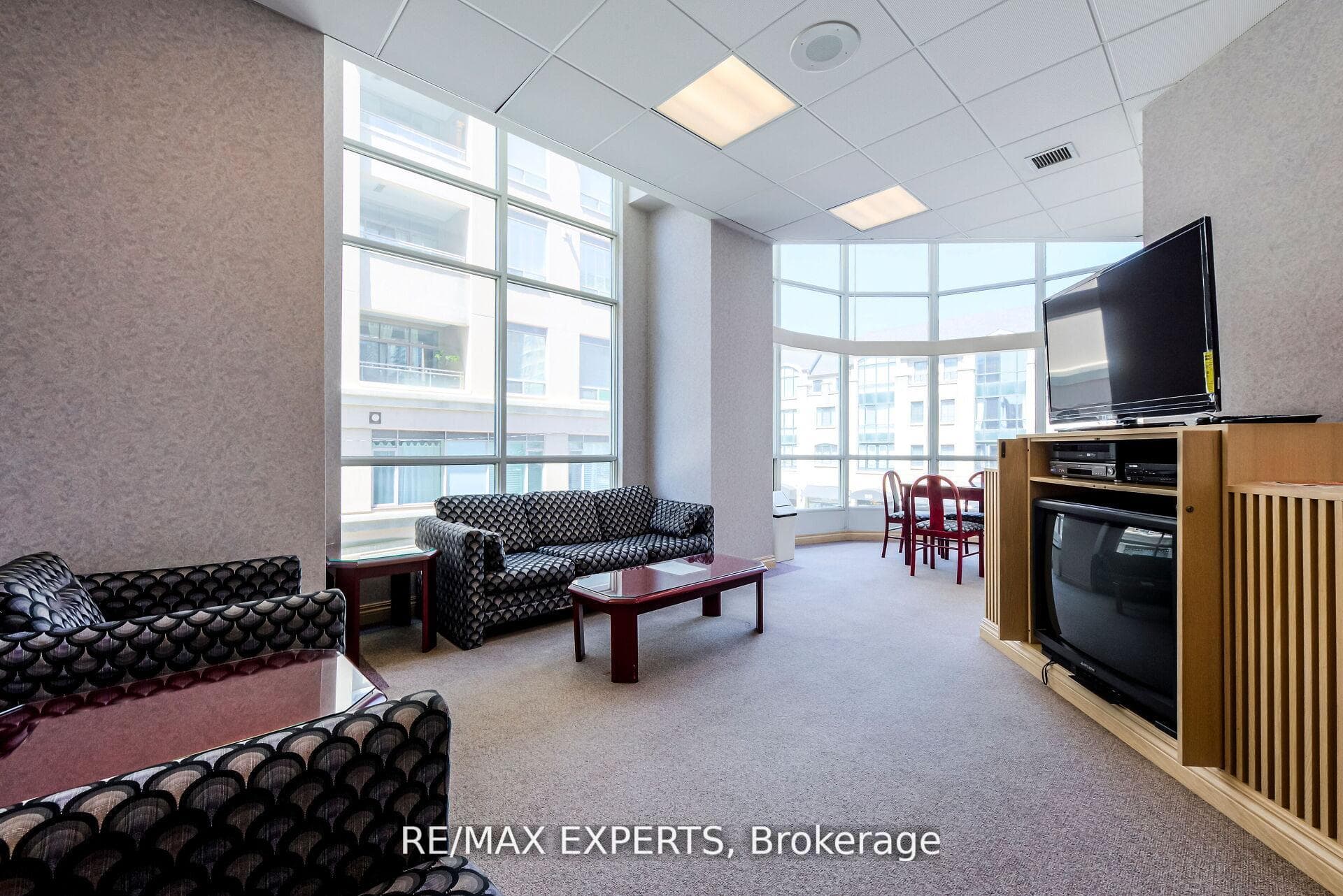 942 Yonge Street Unit 1006 photo 37