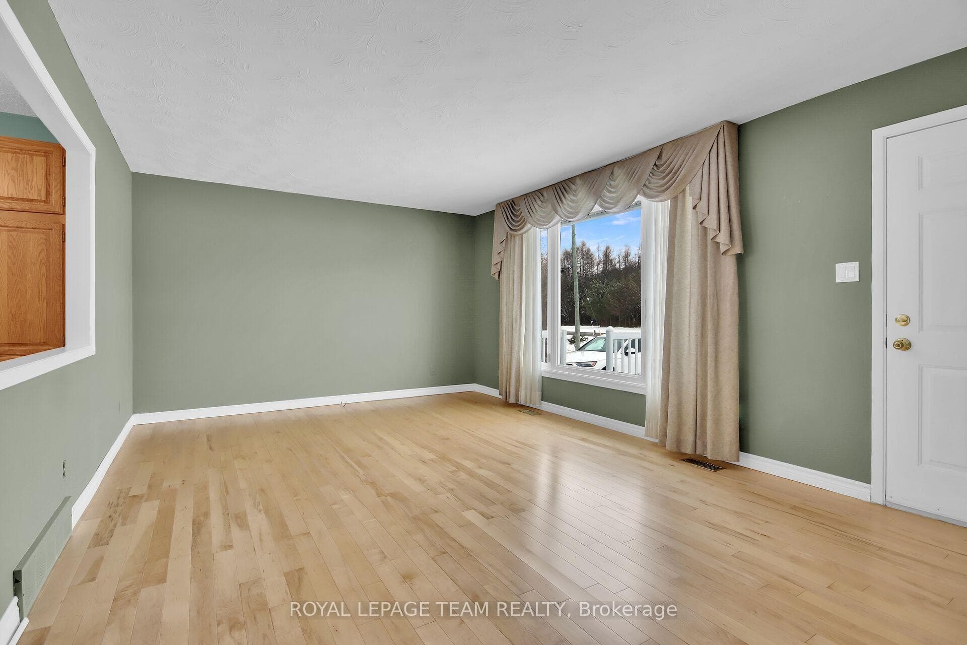 1798 Manotick Station Road photo 3