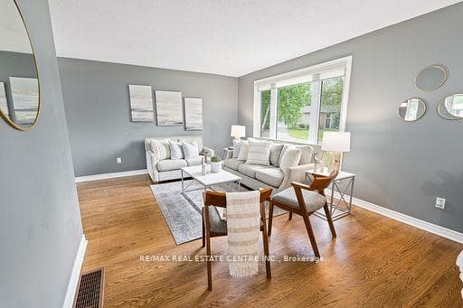 17 ELLEN Crescent photo 8