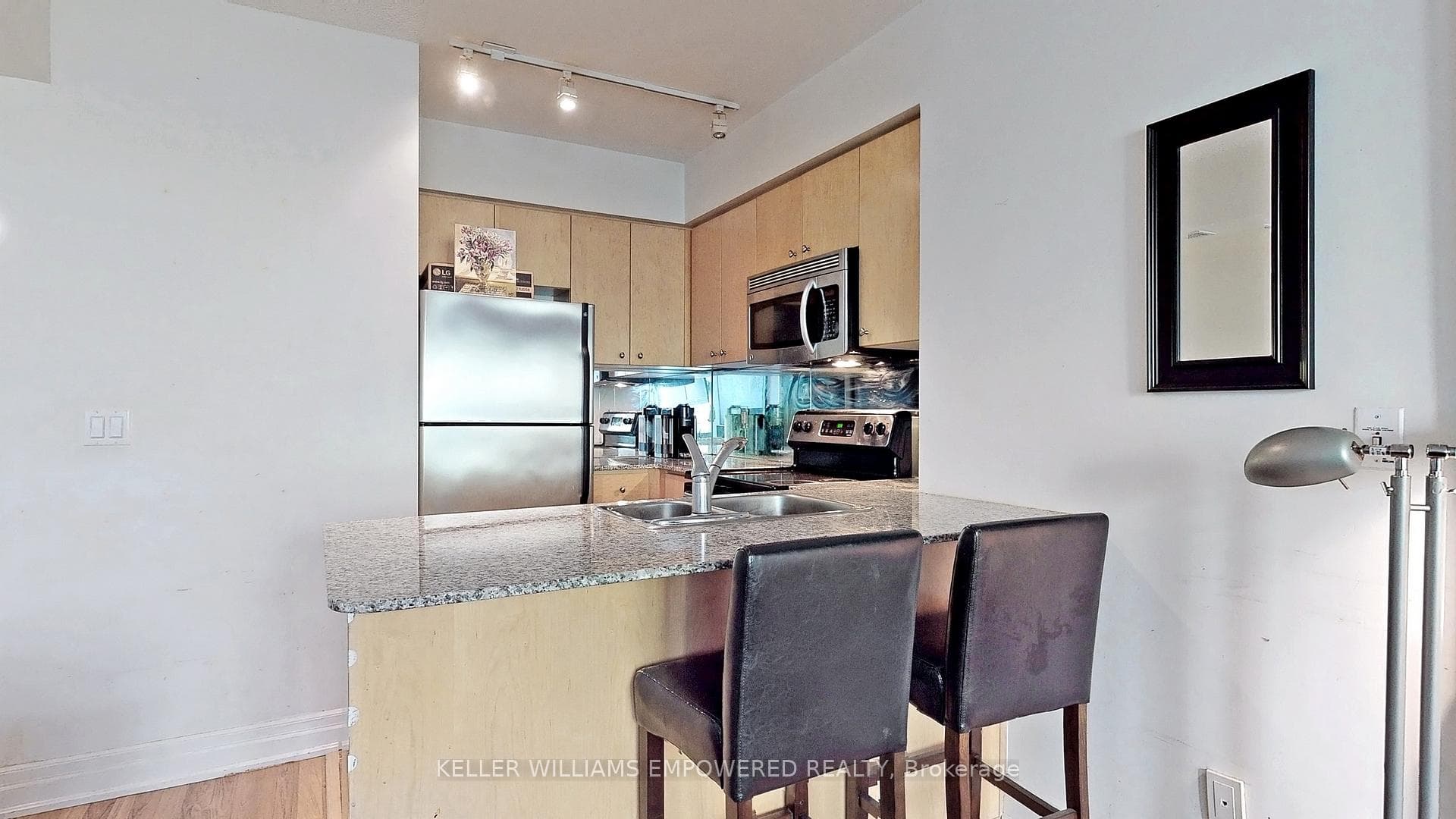 8 Scollard Street Unit 511 photo 16