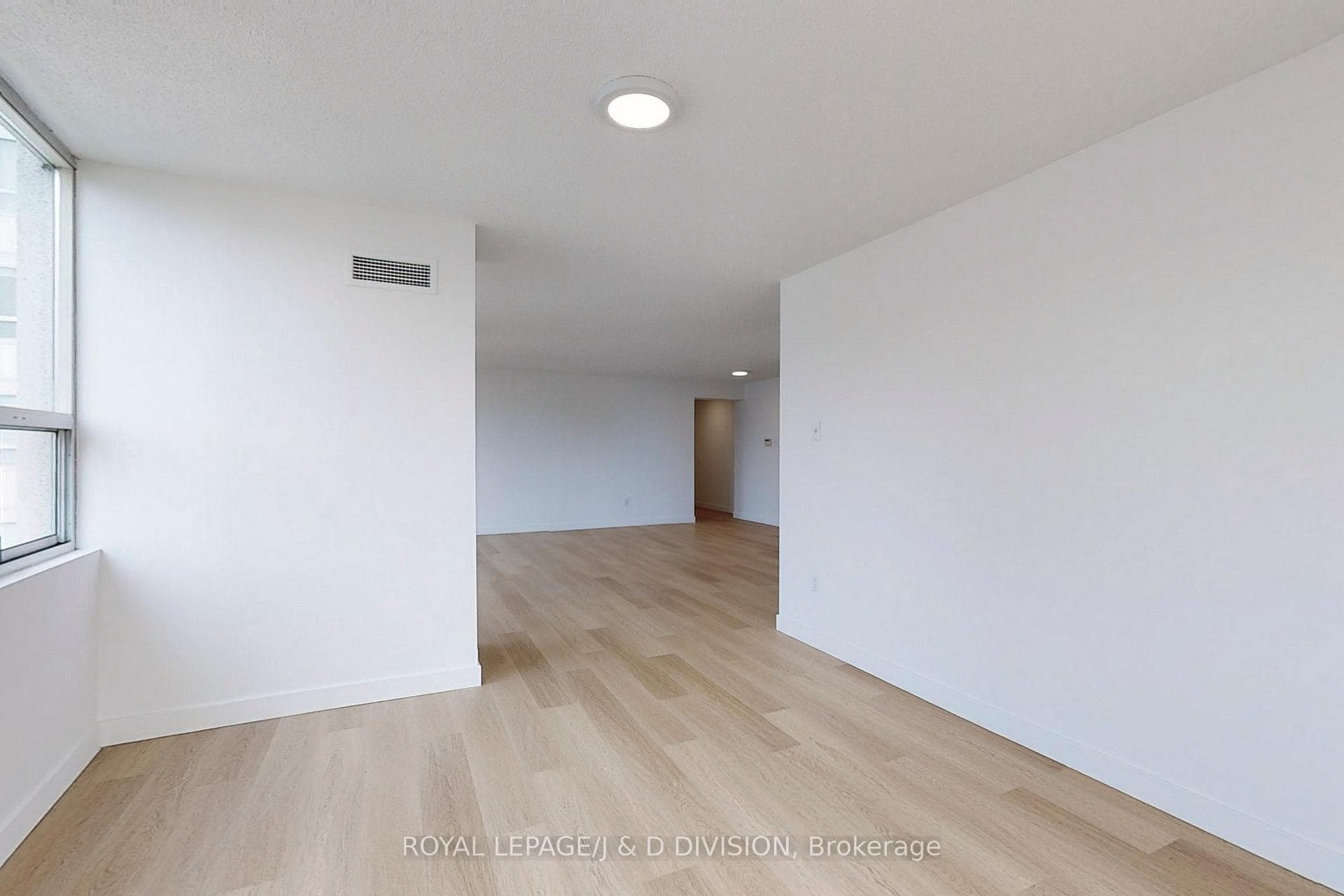 3650 Kaneff Crescent Unit 1503 photo 8