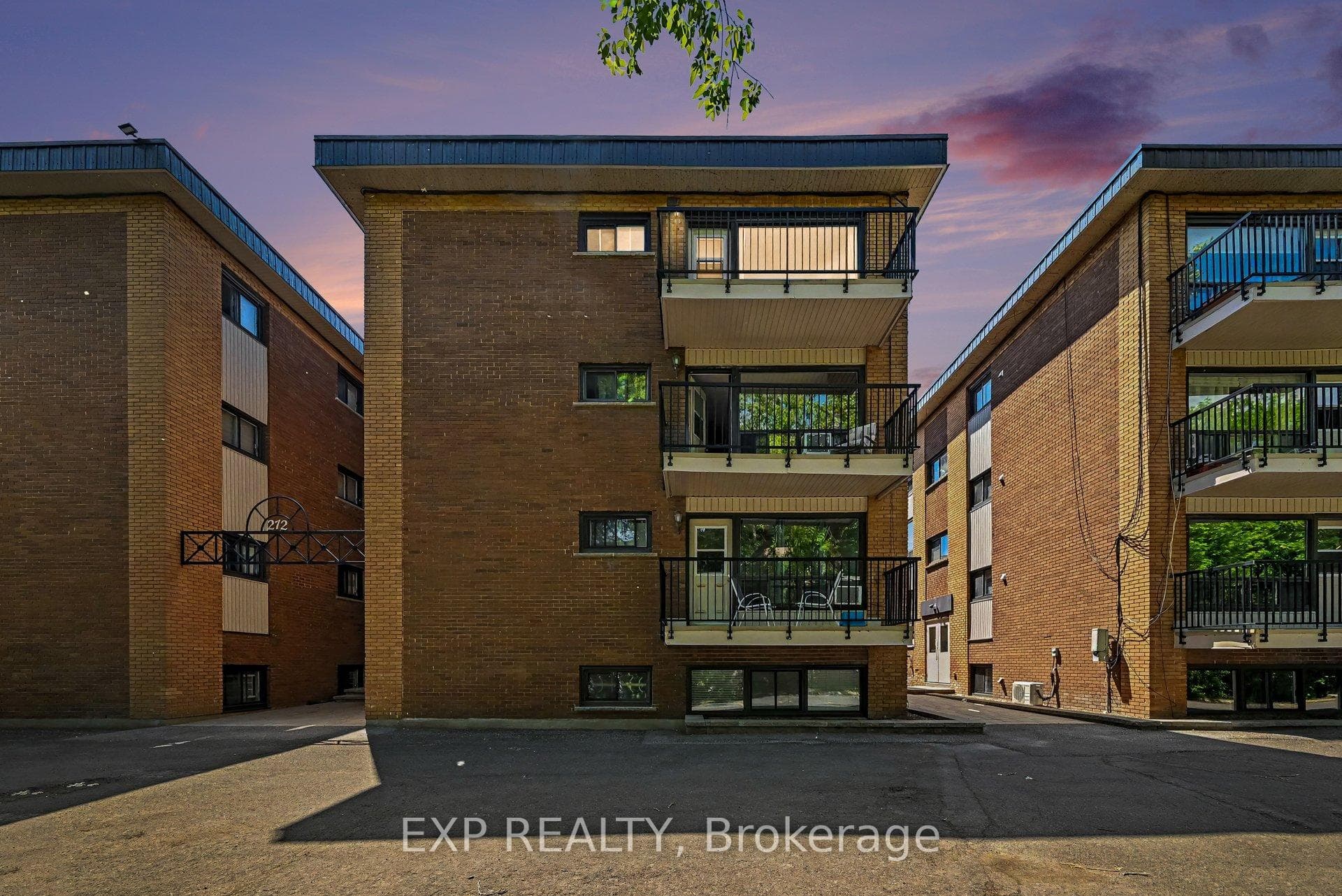 Welcome to #15-272 Beechwood Ave.