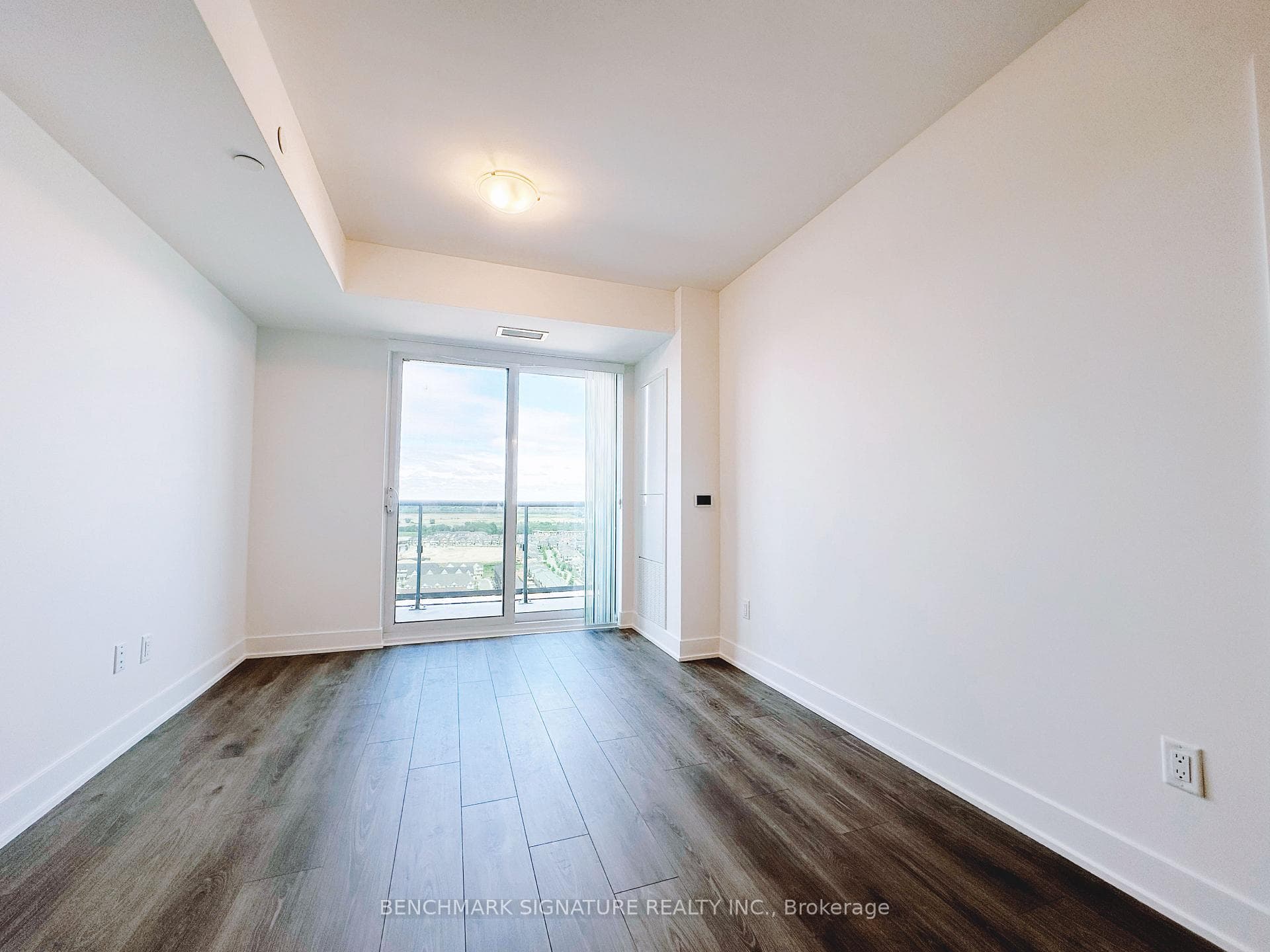 2545 Simcoe Street Unit 2318 photo 4