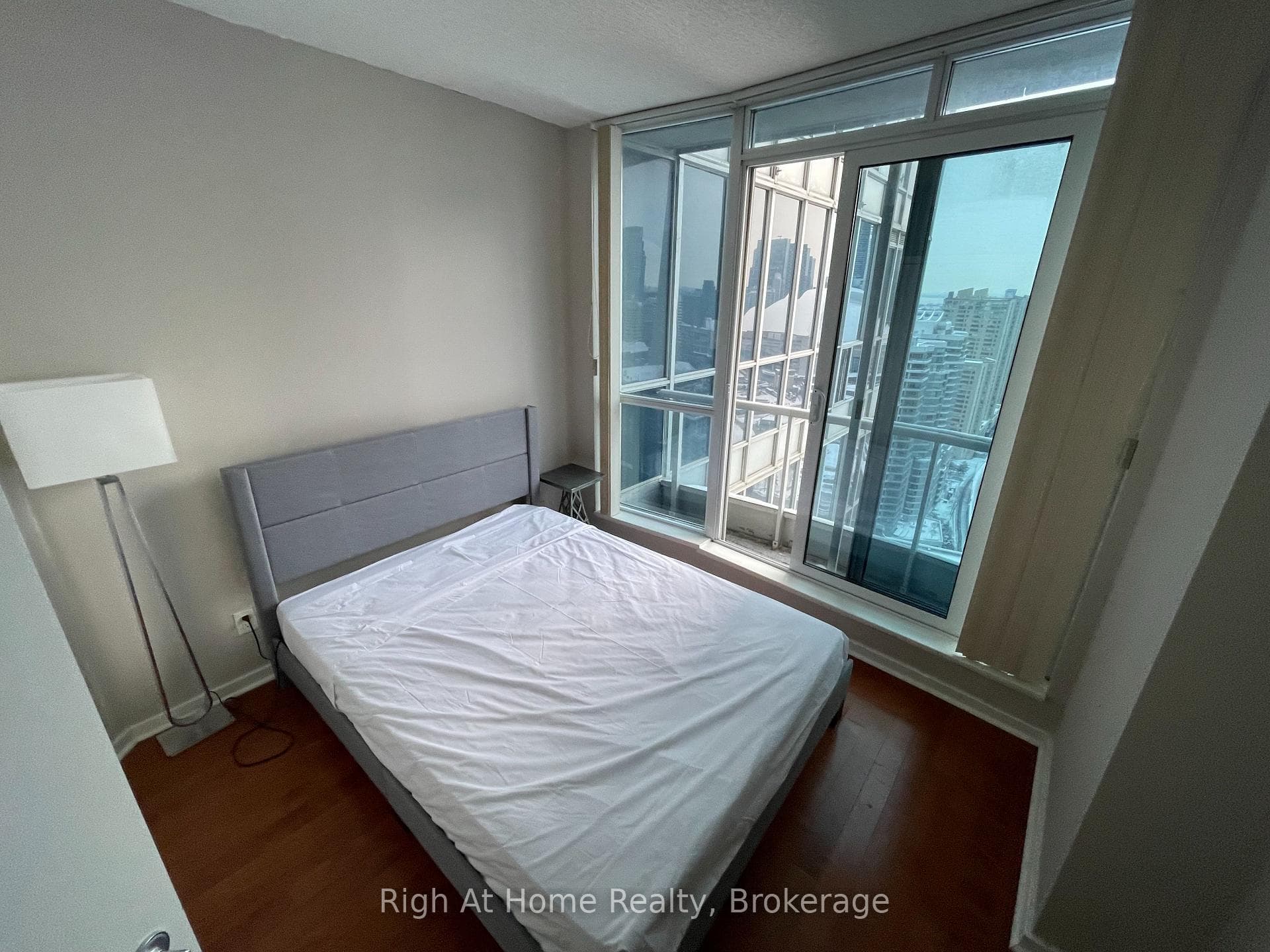 8 York Street Unit 3213 photo 5
