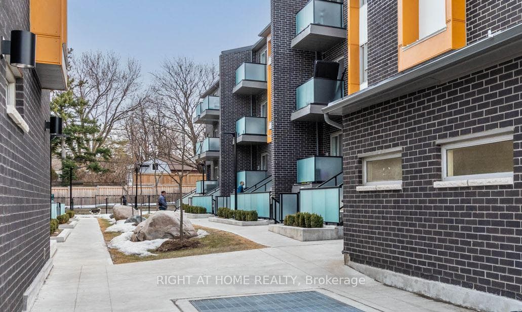 2787 Eglinton Avenue Unit 314 photo 18
