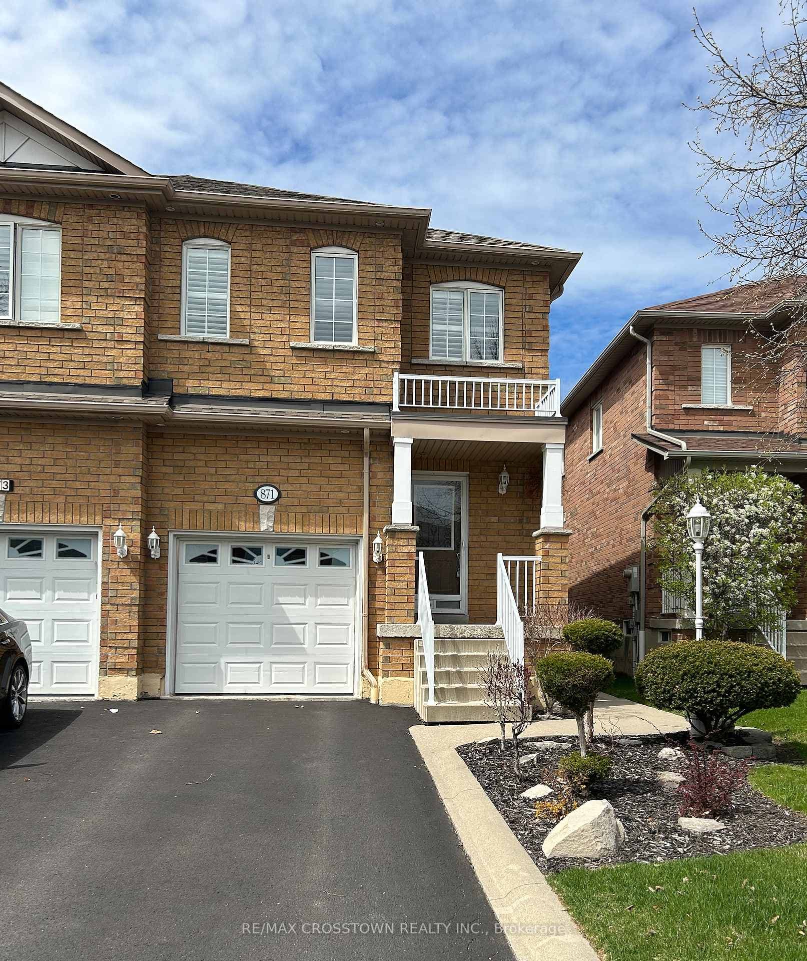 871 Fable Crescent photo 1