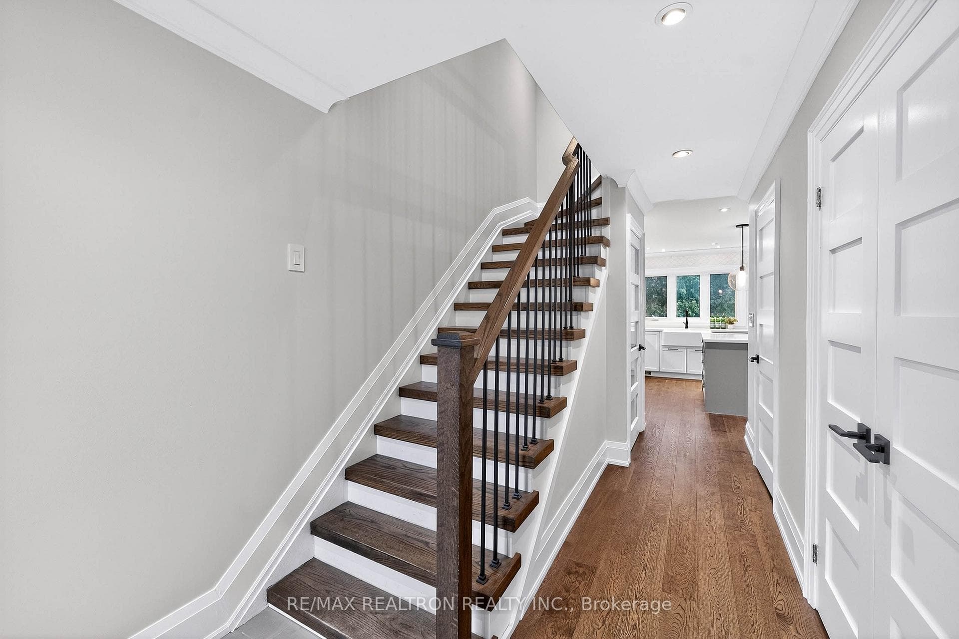 46 Juniper Crescent photo 12