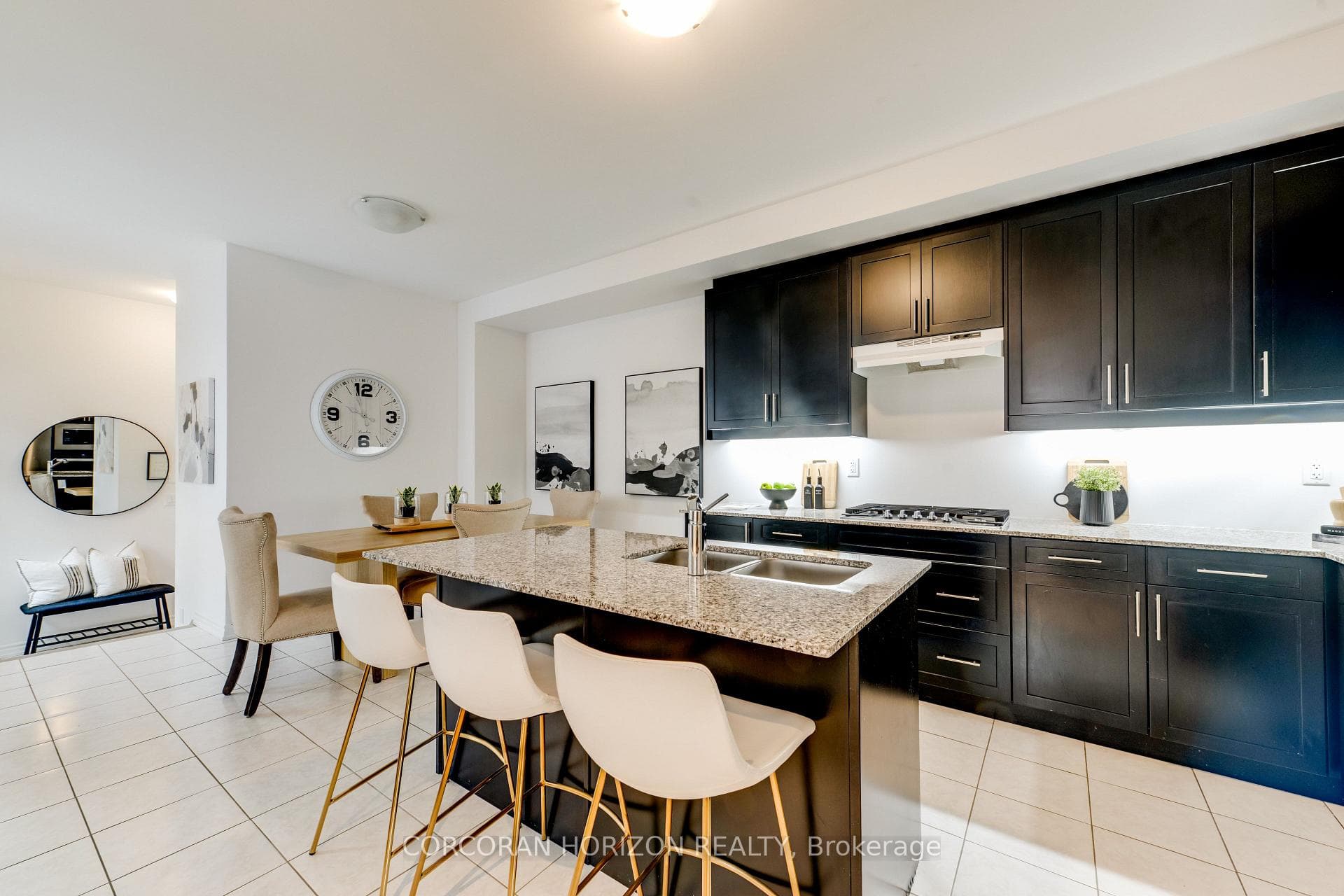 15 Mountainside Crescent photo 13