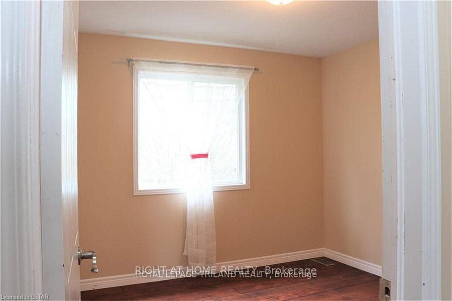 709 Silversmith Street photo 10