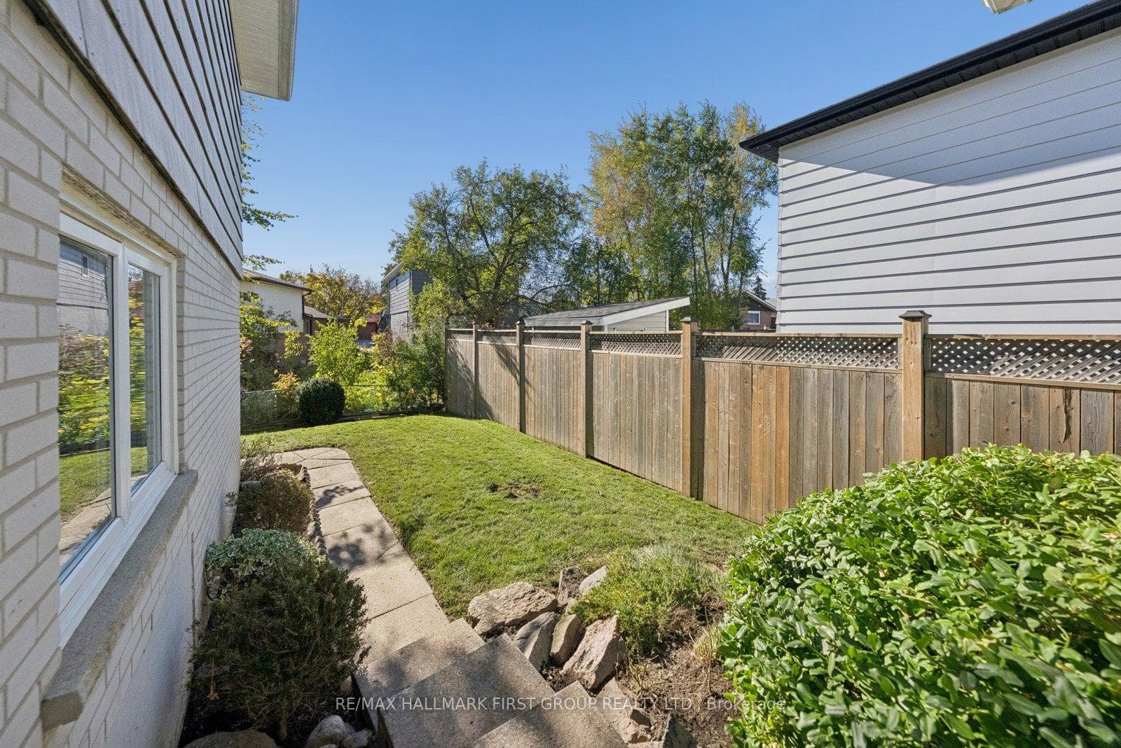 957 Timmins Gardens photo 42