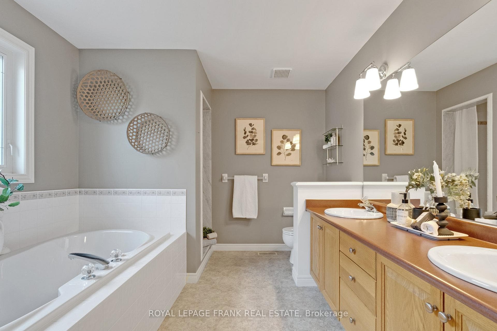 5 Rowland Court photo 18