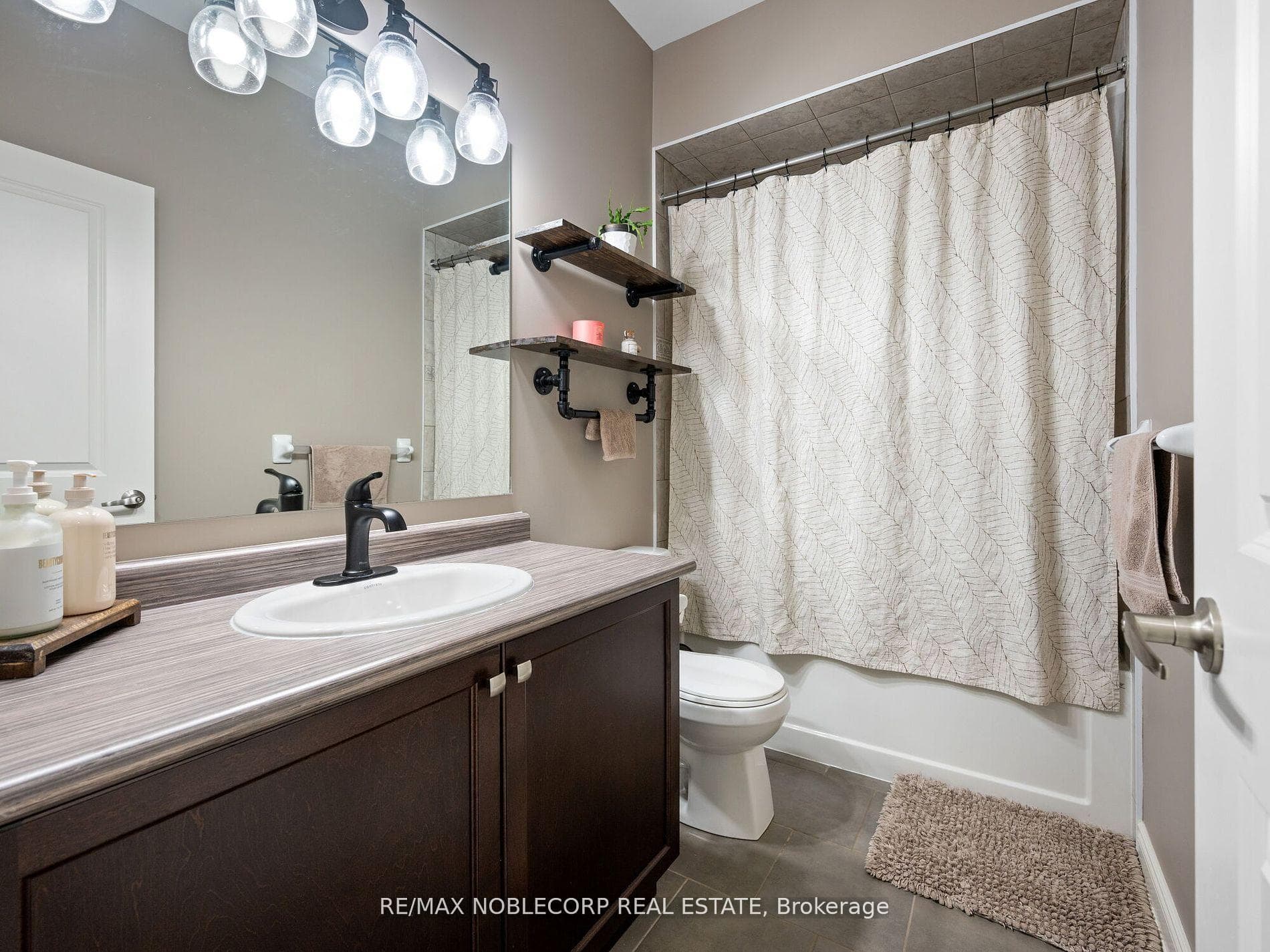 3150 Emperor Drive photo 11