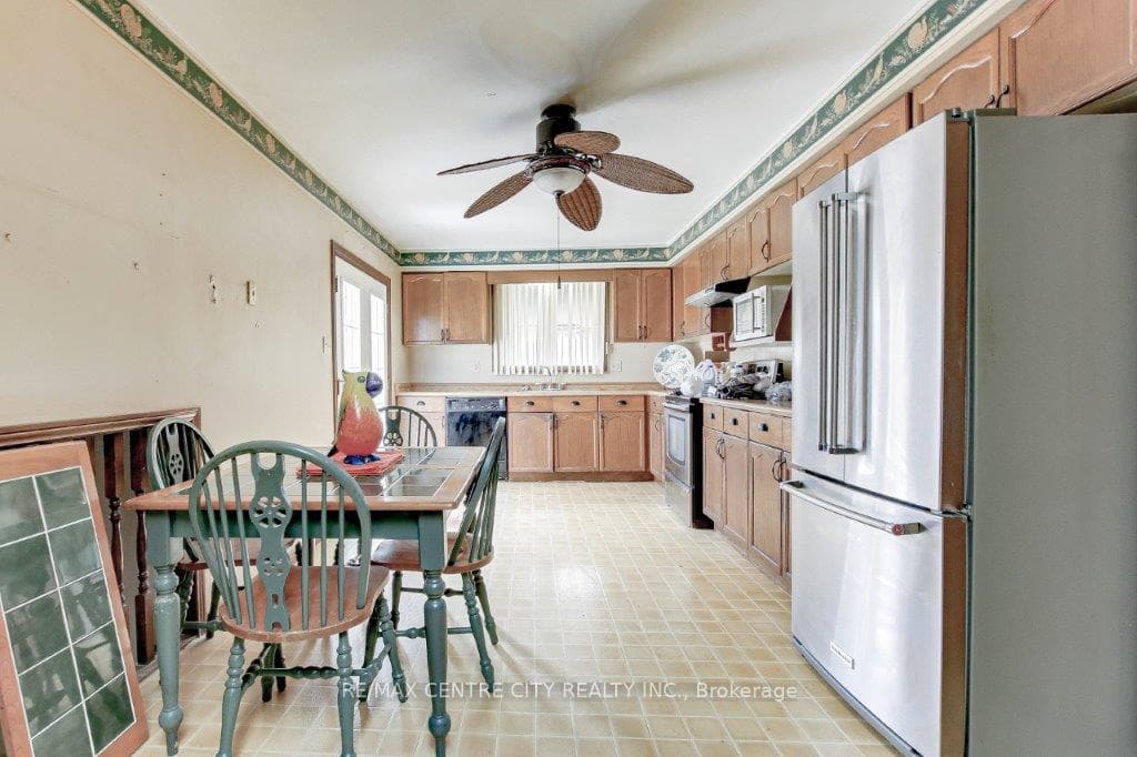 396 Barker Street photo 9