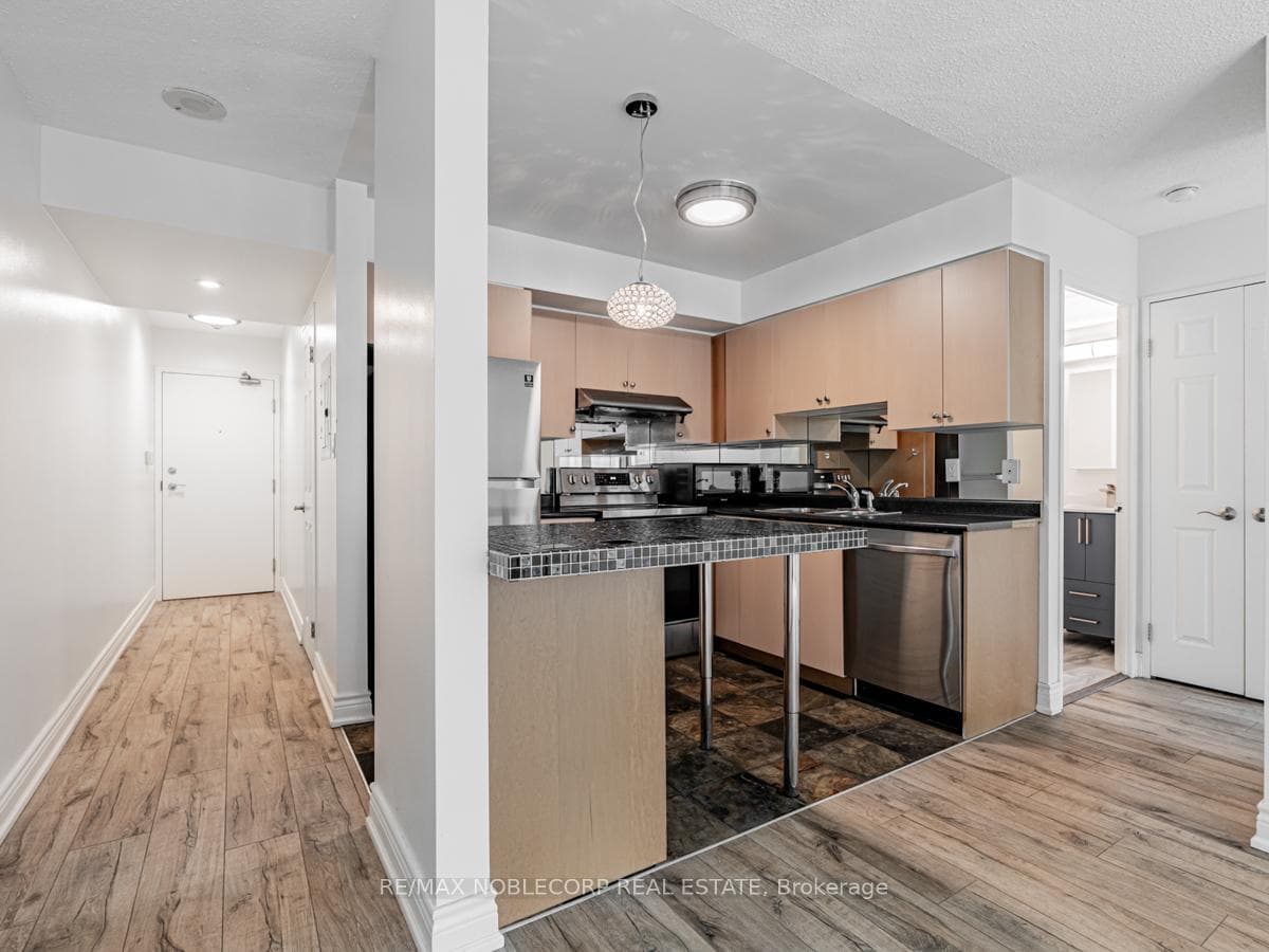 230 King Street Unit 505 photo 5