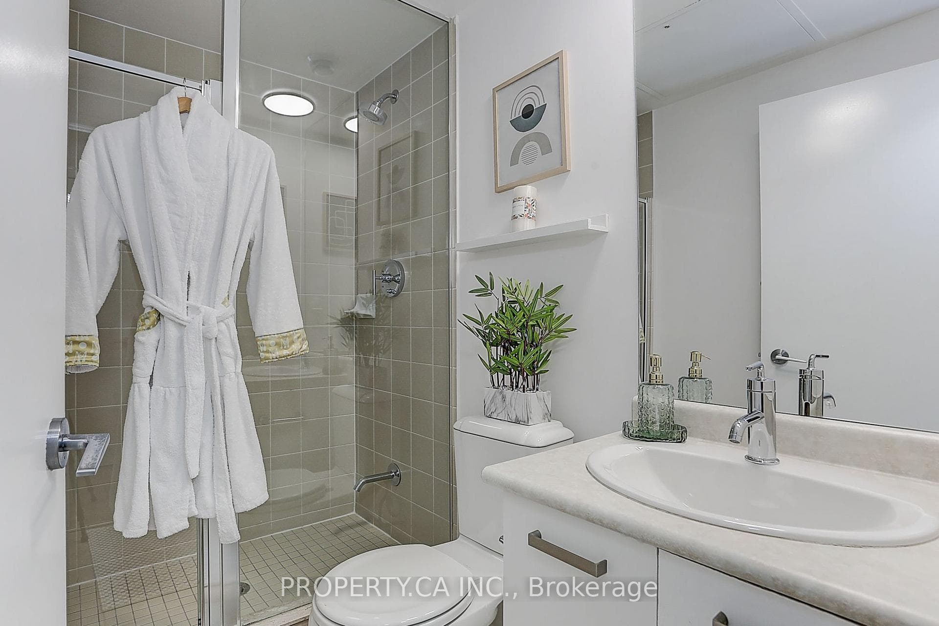 832 Bay Street Unit 710 photo 26